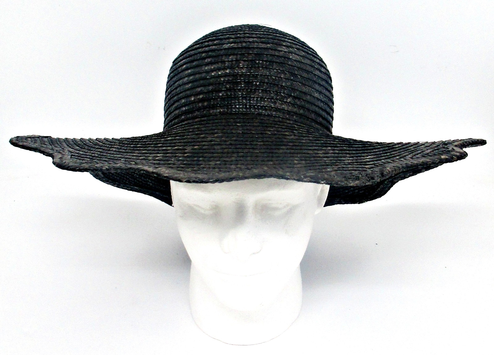 Vintge Wide Brim Scallop Edge Black Woven Straw Summer Hat Races by BETMAR Italy Vintge Wide Brim Scallop Edge Black Woven Straw Summer Hat Races by BETMAR Italy