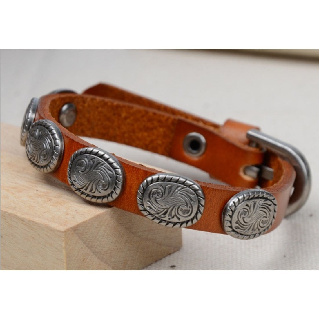 COLOR: BROWN - WRANGLER Vintage Look Genuine Leather Bracelet COLOR: BROWN - WRANGLER Vintage Look Genuine Leather Bracelet