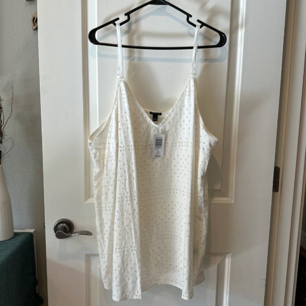 Torrid Sophie White Eyelet Cami Top V-Neck Adjustable Straps Size 3X 22-24 NEW Torrid Sophie White Eyelet Cami Top V-Neck Adjustable Straps Size 3X 22-24 NEW