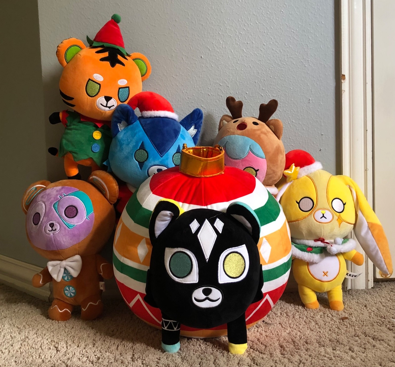 Krew District KF Teddy Christmas Plush Limited Edition Set of Five + Ornament Krew District KF Teddy Christmas Plush Limited Edition Set of Five + Ornament