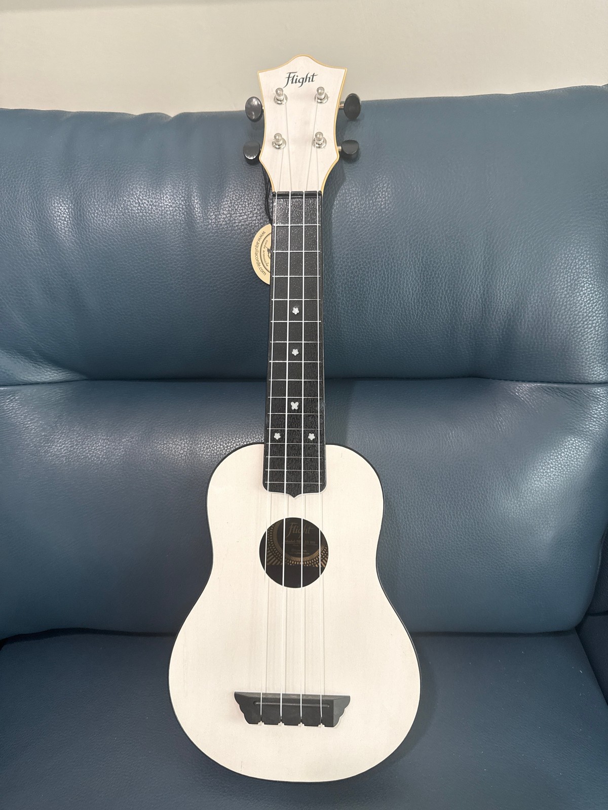 Flight TUS-35 is White Travel Soprano Ukulele Flight TUS-35 is White Travel Soprano Ukulele
