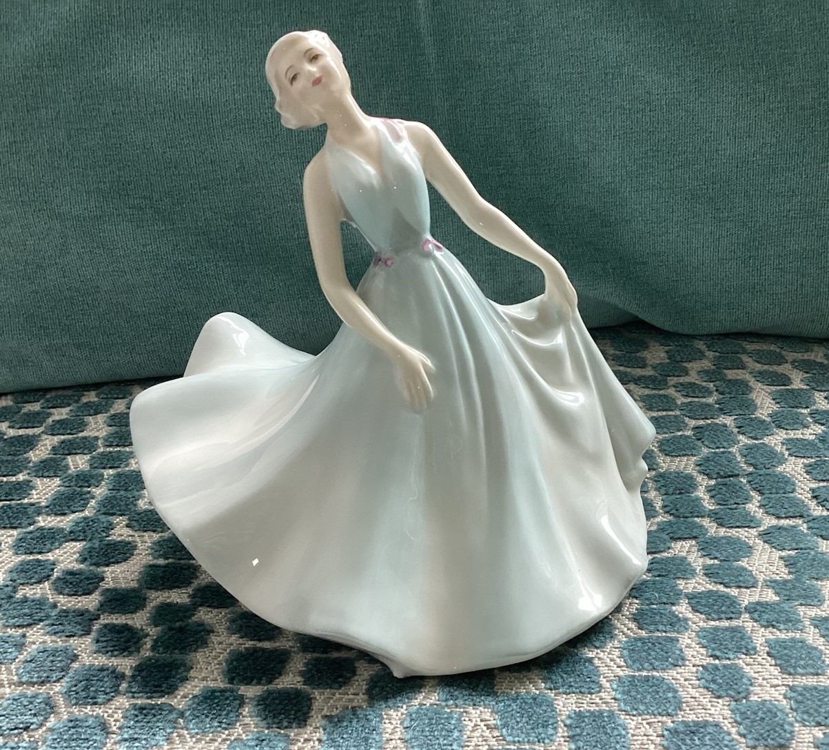 VINTAGE ROYAL DALTON FIGURINE “PIROUETTE” VINTAGE ROYAL DALTON FIGURINE “PIROUETTE”