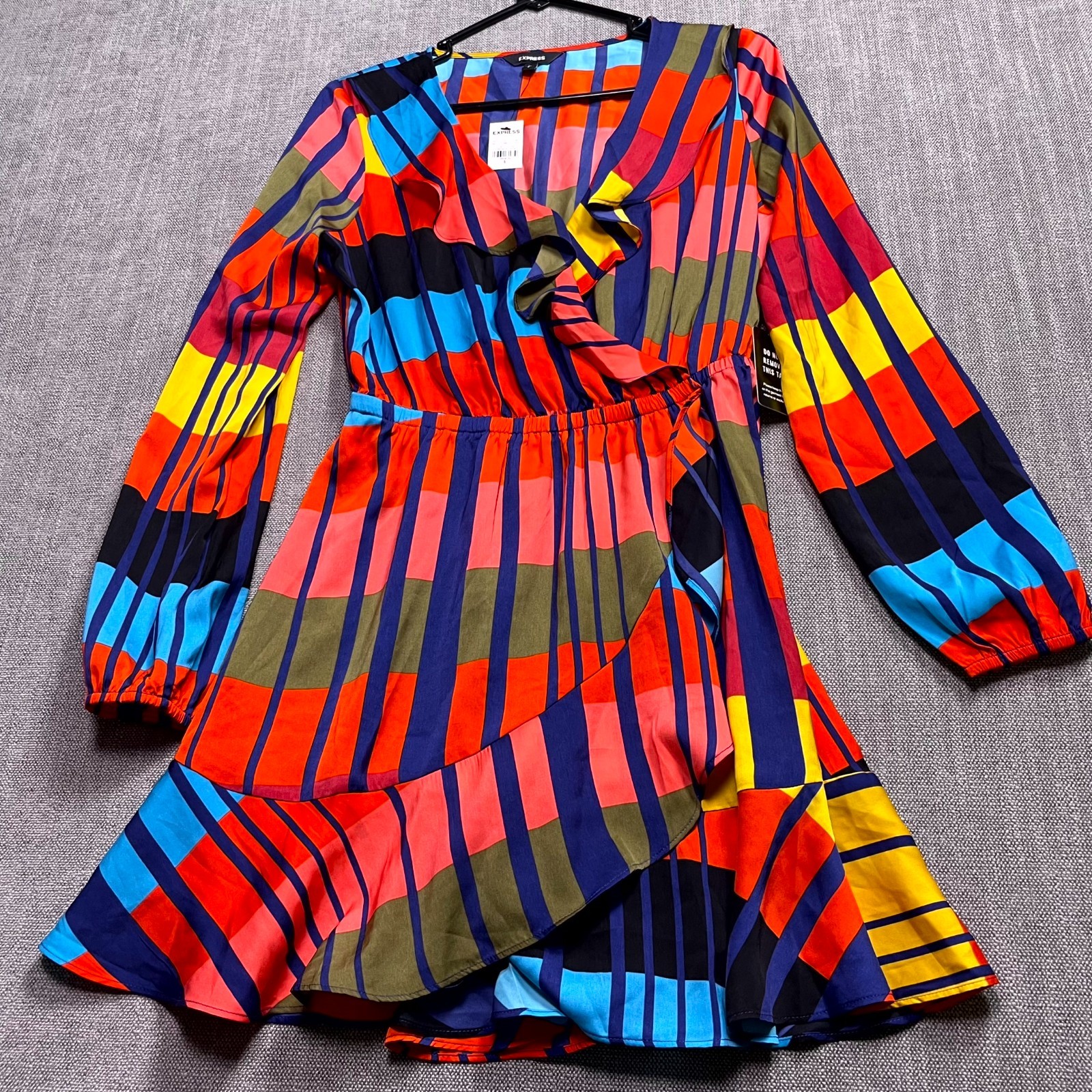 Express Fit & Flare Wrap Dress Womens Small Multi Colorblock Ruffle V Neck NEW Express Fit & Flare Wrap Dress Womens Small Multi Colorblock Ruffle V Neck NEW