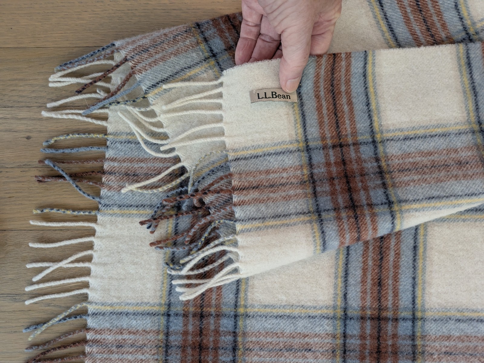 L.L. Bean Cream-Colored Wool Scarf/Throw W/Plaid/Tartan Pattern 29X78\ L.L. Bean Cream-Colored Wool Scarf/Throw W/Plaid/Tartan Pattern 29X78\