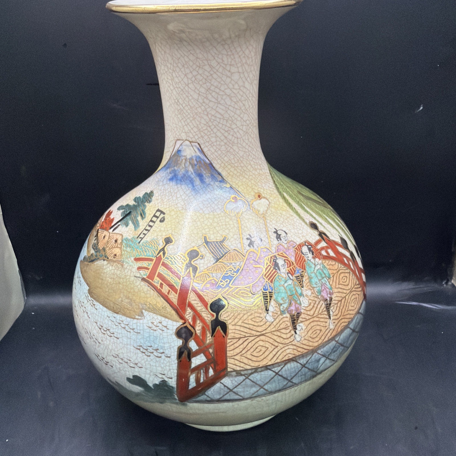 Japanese Satsuma Gyokusen Zo Bulbous Vase ~ Signed Japanese Satsuma Gyokusen Zo Bulbous Vase ~ Signed