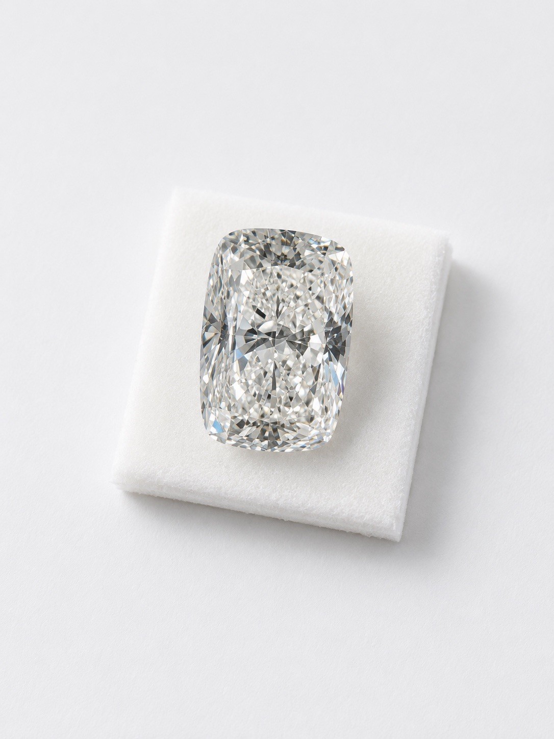 5.10 CT E VS2 Lab Grown Diamond Cushion Modified Brilliant IGI Certified CVD