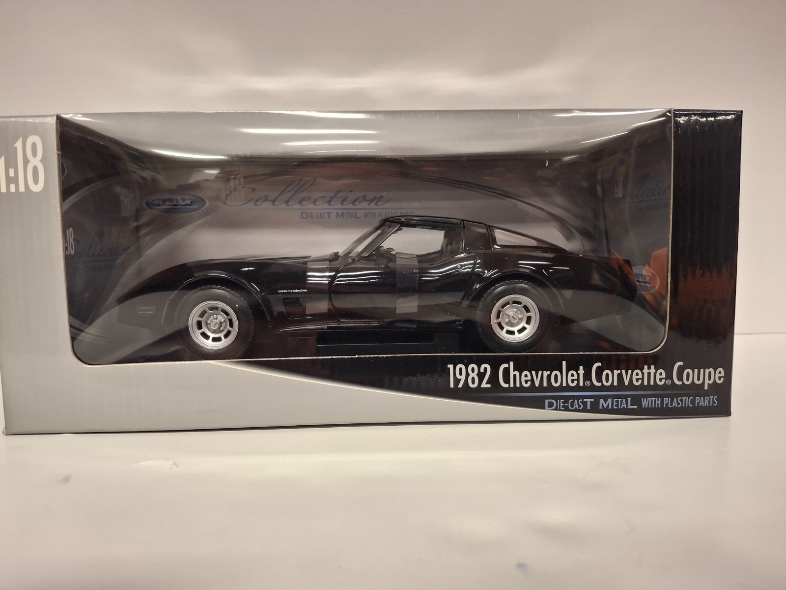 Welly 1982 Chevrolet Corvette Coupe Die Cast Metal Model Black 1/18 scale