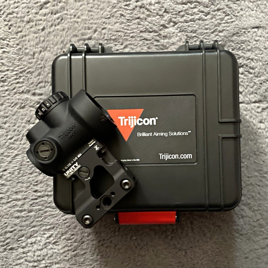 Trijicon MRO Green 2 MOA Dot Sight 1x 25mm with unity, riser Hard Case Trijicon MRO Green 2 MOA Dot Sight 1x 25mm with unity, riser Hard Case