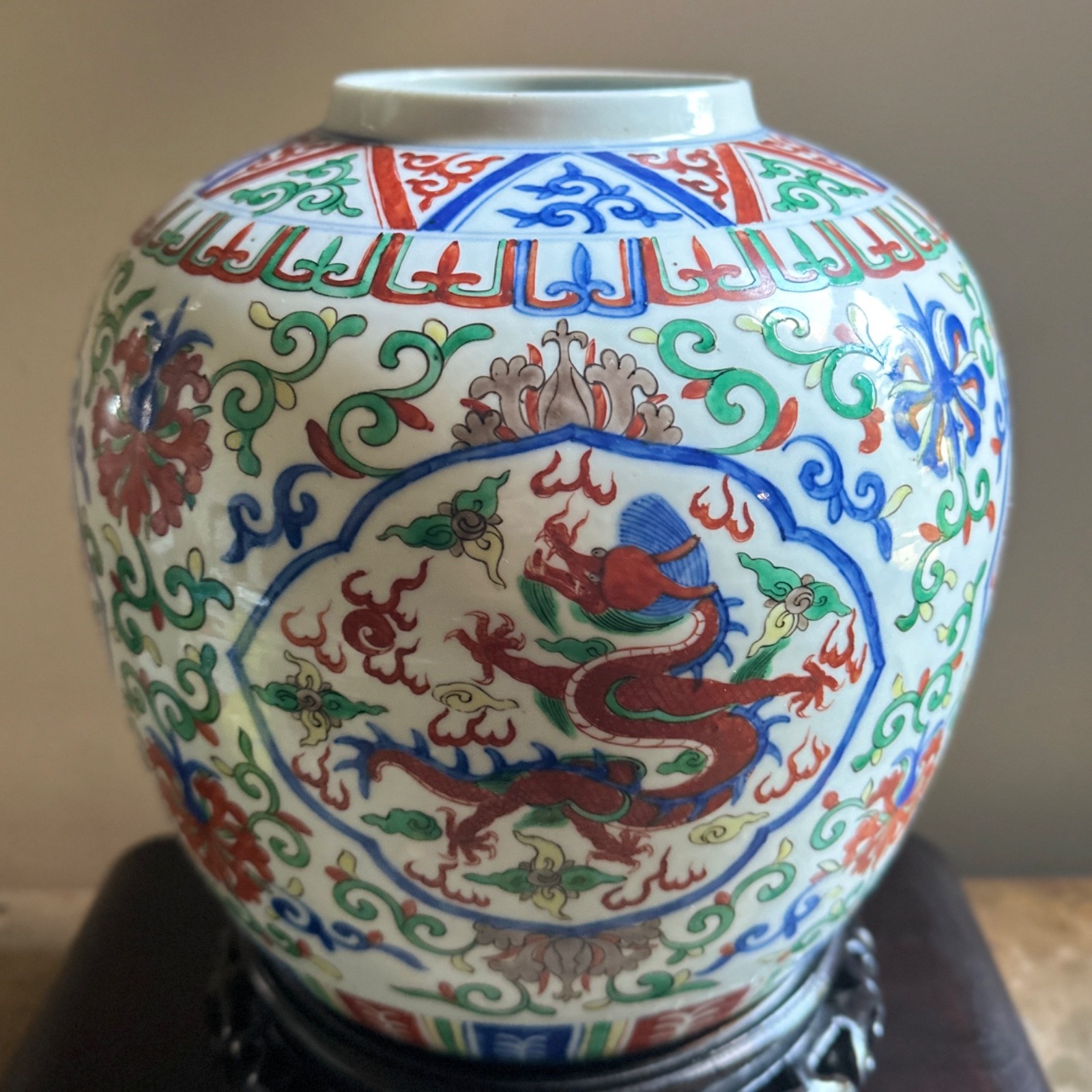 An Antique Wucai Dragon Jar Qing Dynasty Wanli Mark An Antique Wucai Dragon Jar Qing Dynasty Wanli Mark