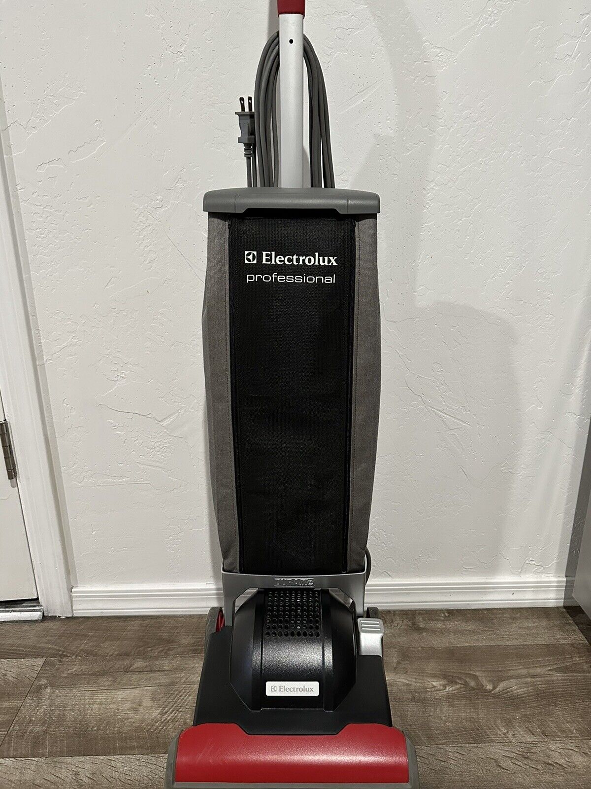Electrolux EP9027 Professional Vacuum Cleaner