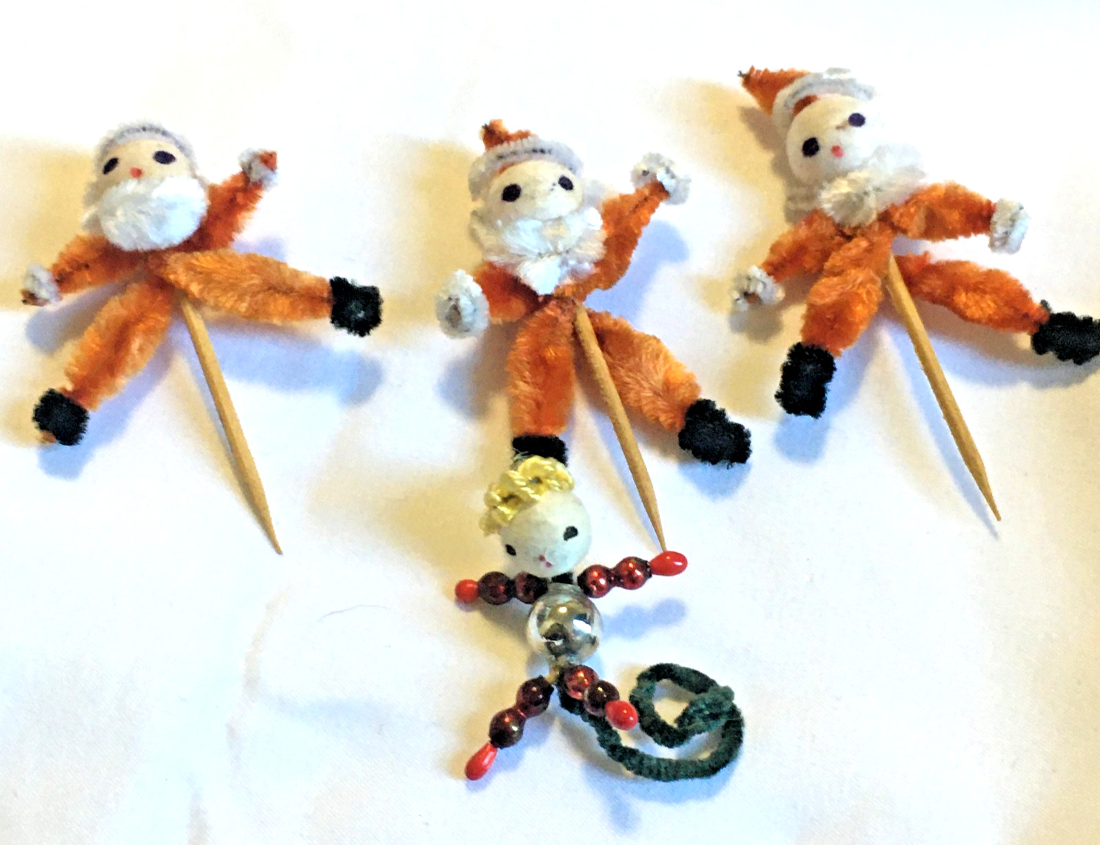 VINTAGE CHRISTMAS 3 CHENILLE SANTAS 1 MERCURY GLASS LITTLE GIRL SPUN HEADS READ VINTAGE CHRISTMAS 3 CHENILLE SANTAS 1 MERCURY GLASS LITTLE GIRL SPUN HEADS READ