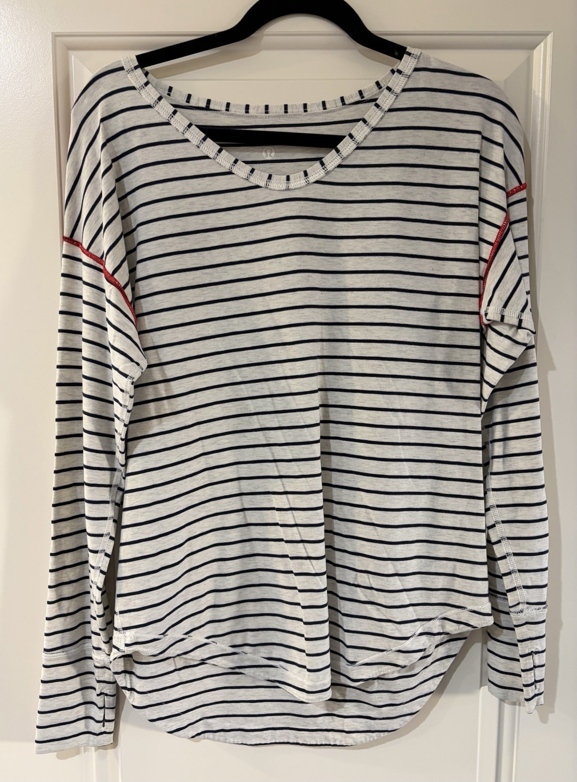 Lululemon Weekend Shirt Sz 10 Long Sleeve Top Gray Navy Stripe Thumbholes Womens Lululemon Weekend Shirt Sz 10 Long Sleeve Top Gray Navy Stripe Thumbholes Womens