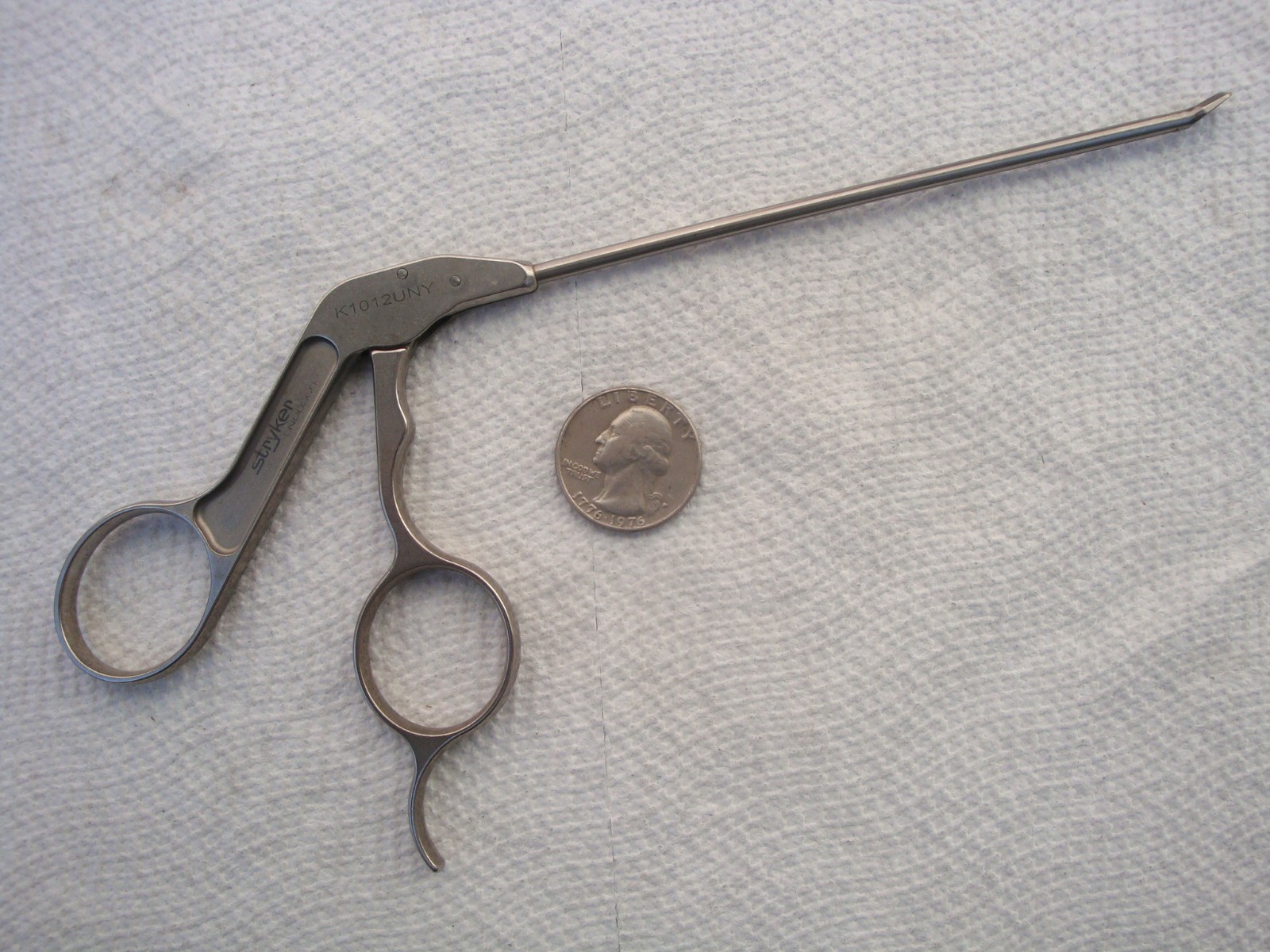 Stryker 300-034-103 3.4 mm, 15°Up Big Bite Punch Forceps Stryker 300-034-103 3.4 mm, 15°Up Big Bite Punch Forceps