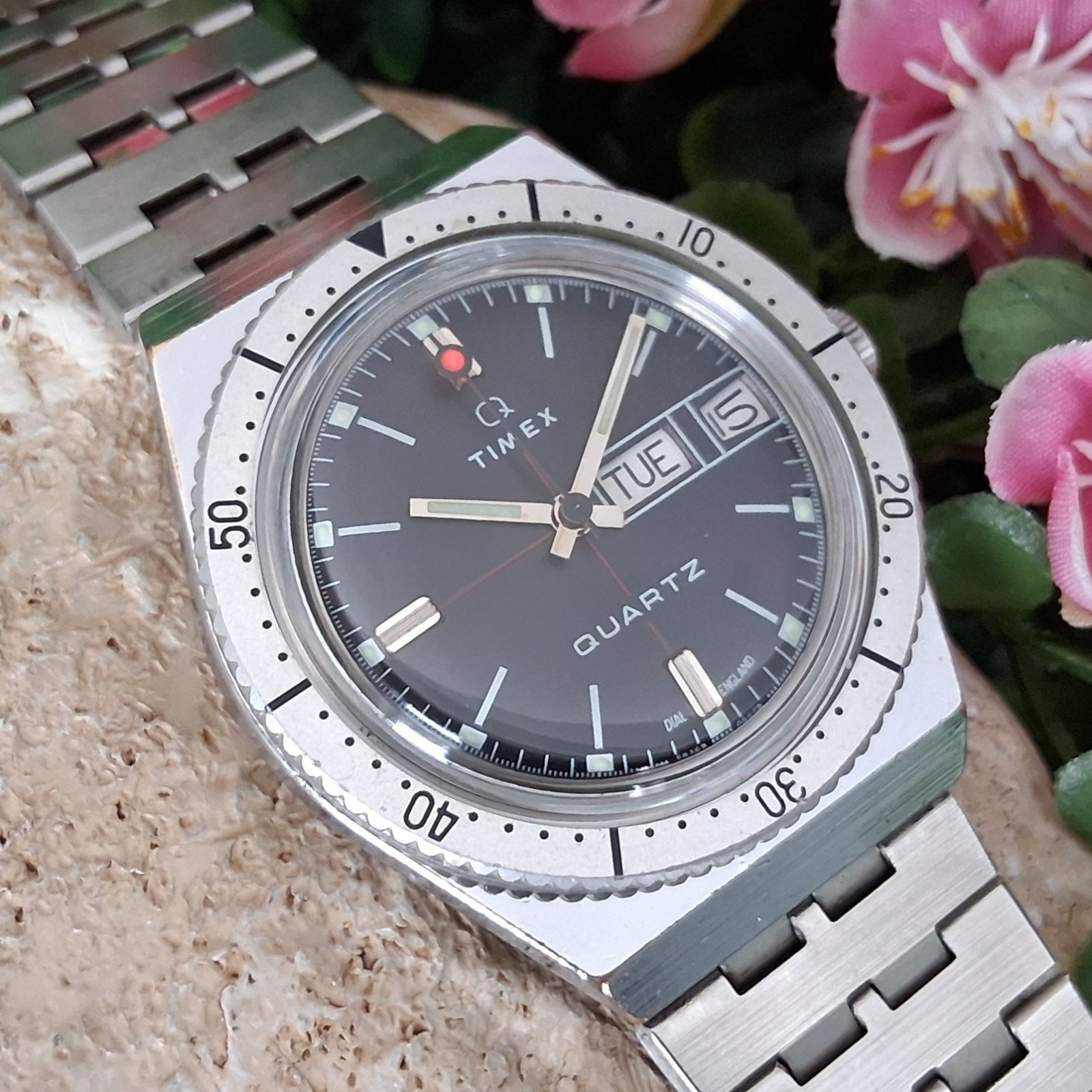 Serviced 1979 Timex Q Quartz Men\'s Vintage Day Date Watch Original Bracelet 