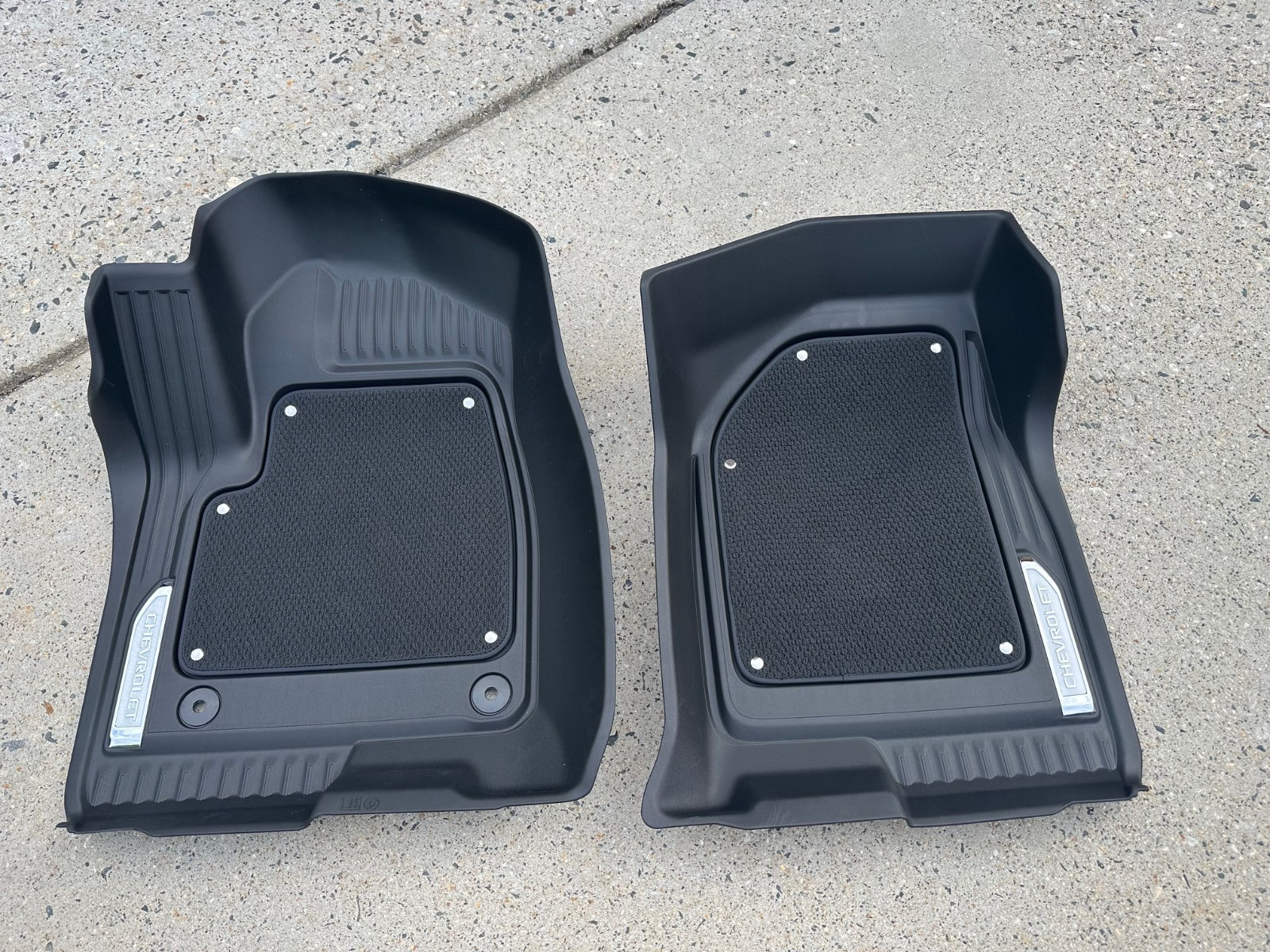 2019-2026 Chevrolet Silverado Front FACTORY Floor Liners 84982184 BLACK OEM GM 2019-2026 Chevrolet Silverado Front FACTORY Floor Liners 84982184 BLACK OEM GM