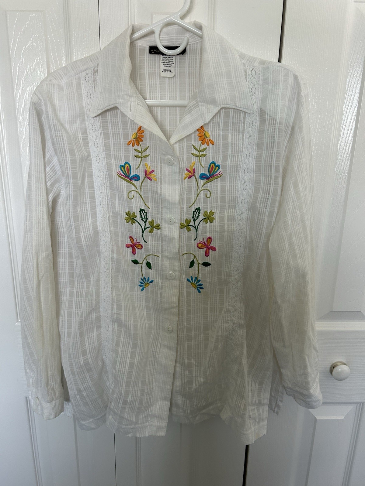 AJ Clothing Company Vintage White Blouse With Floral Embroidery Size M AJ Clothing Company Vintage White Blouse With Floral Embroidery Size M
