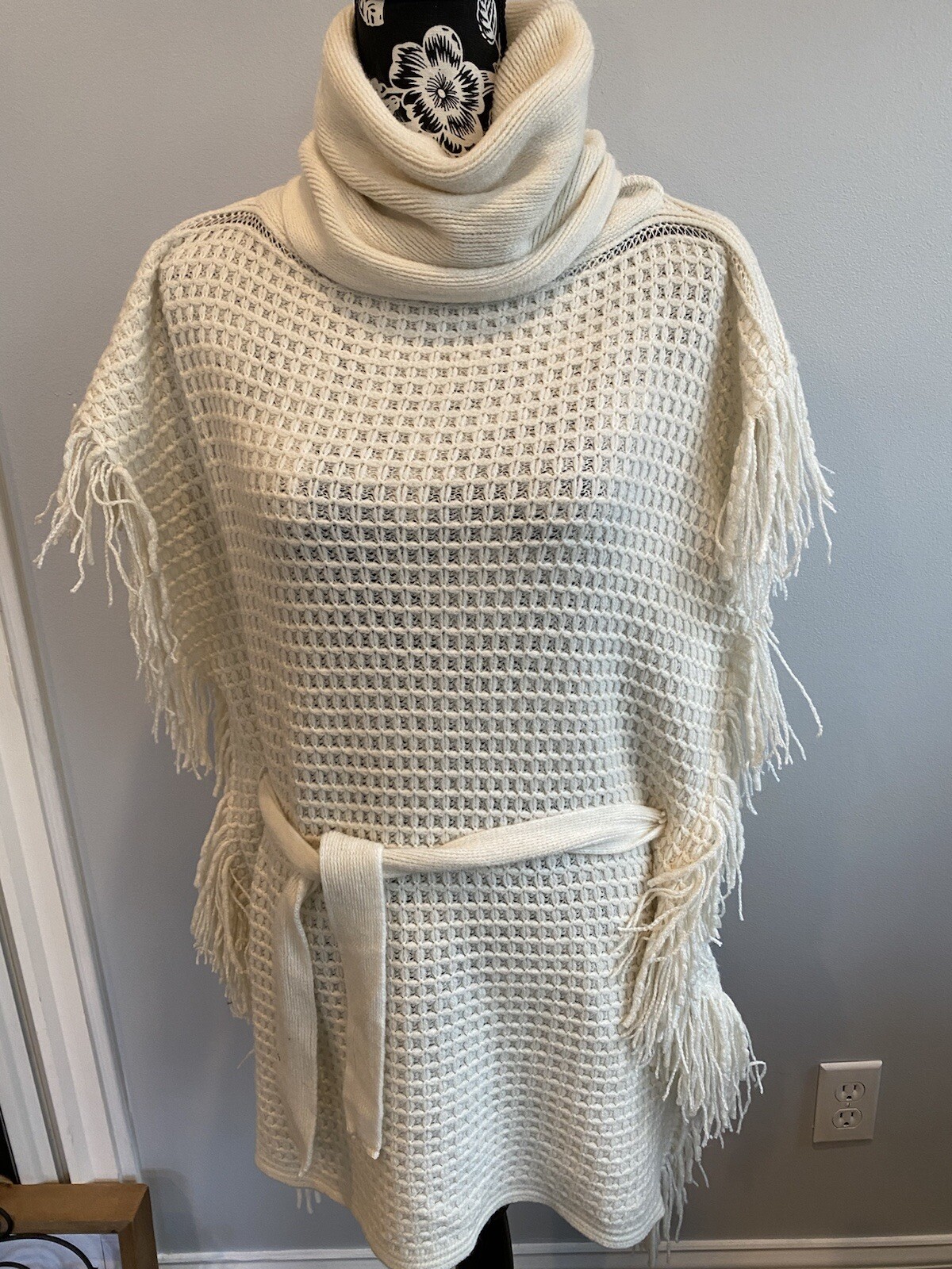 Arianna By Howard’s Womens Sweater One Sz Fits All Cream Fringe Cowl Neck W/belt Arianna By Howard’s Womens Sweater One Sz Fits All Cream Fringe Cowl Neck W/belt