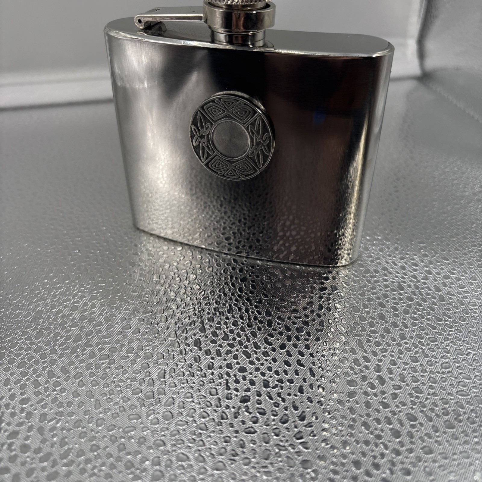 Mullingar Pewter Trinity Knot Shamrock Hip Flask Mullingar Pewter Trinity Knot Shamrock Hip Flask