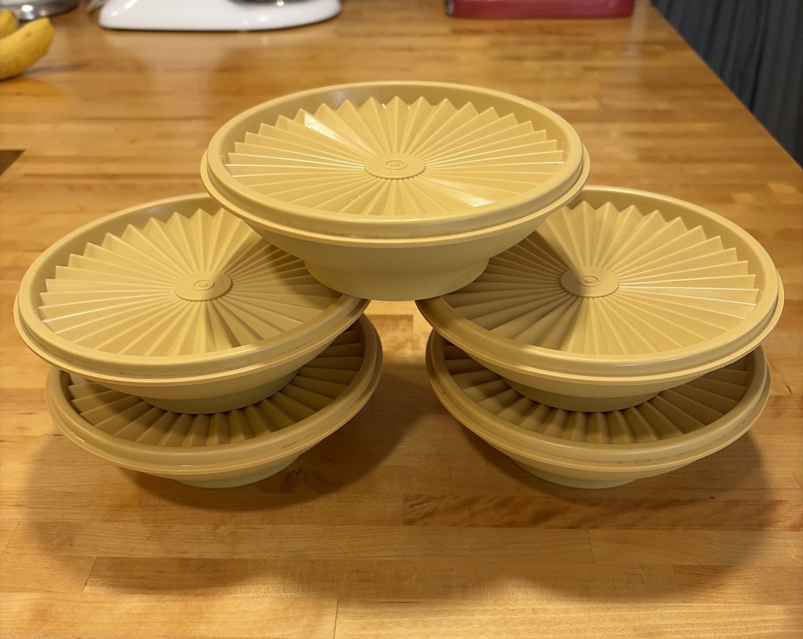 VTG Tupperware Harvest Gold Yellow Cereal Salad Bowls & Lids 890 80s Set of 5