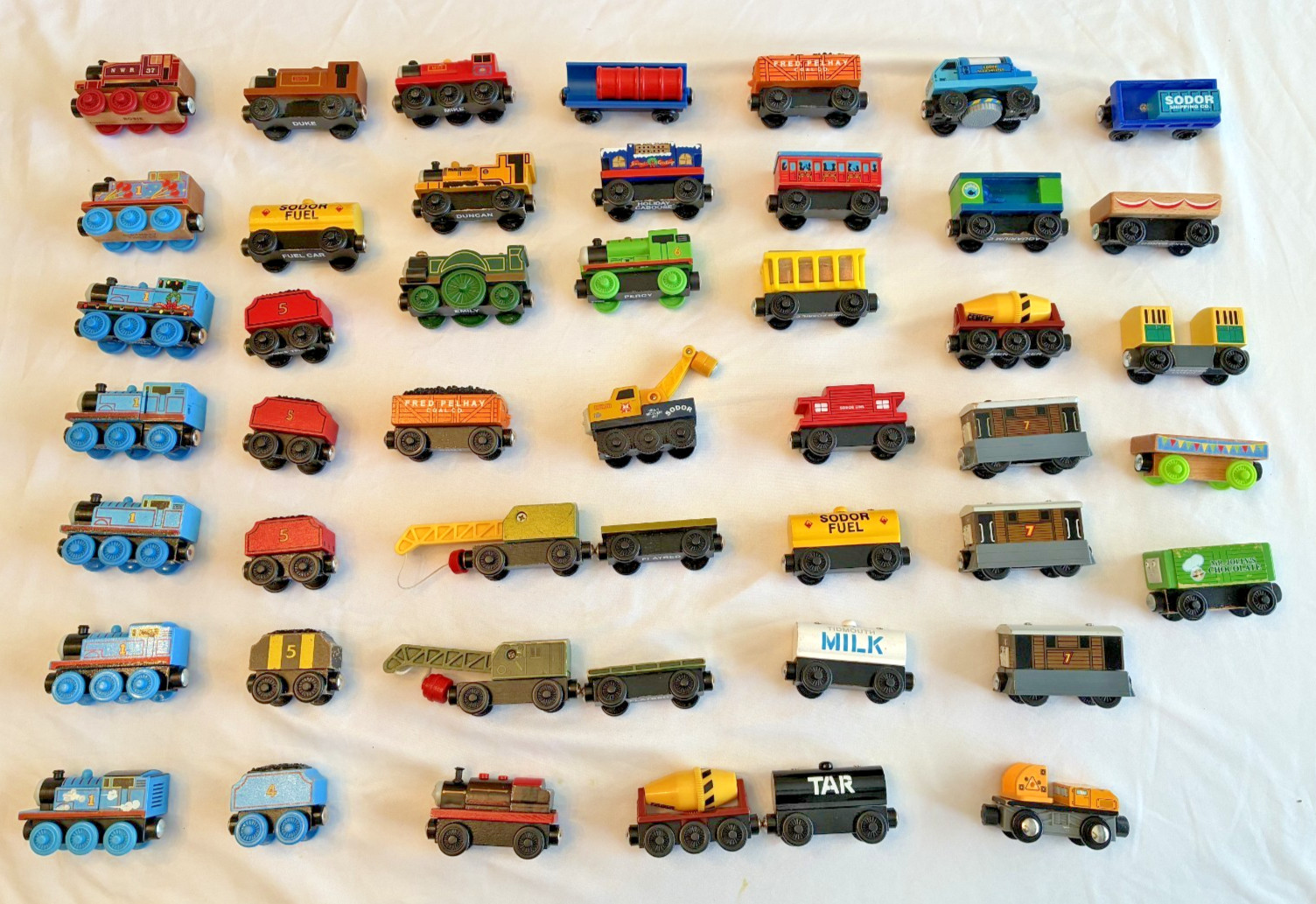 Thomas The Train Wooden Railway Lot of 45 pieces +FAST SHIPPING from Colorado