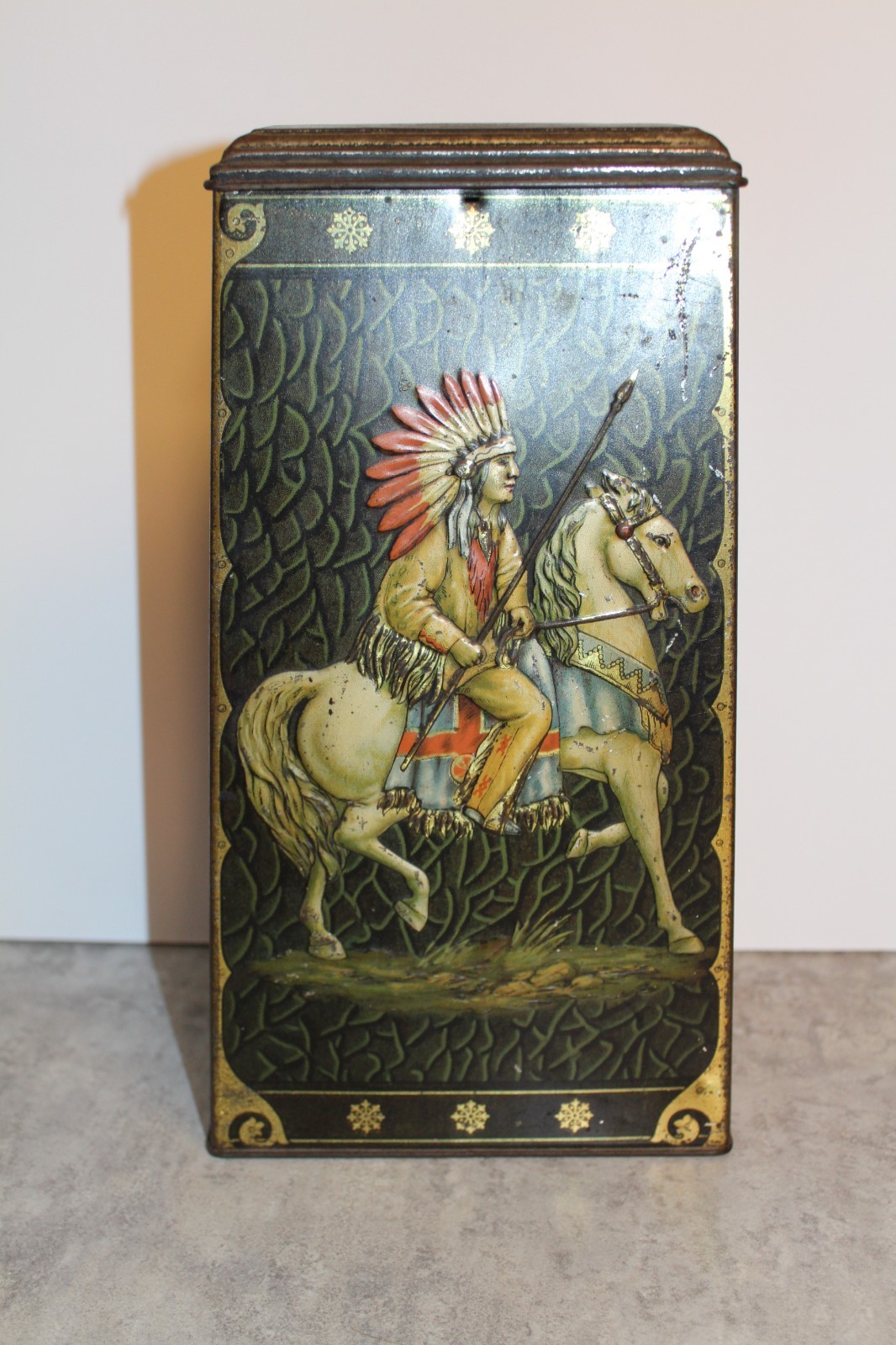 ANTIQUE VICTORY-V GUMS & LOZENGES METAL TIN INDIAN & KNIGHT PICTURES ANTIQUE VICTORY-V GUMS & LOZENGES METAL TIN INDIAN & KNIGHT PICTURES