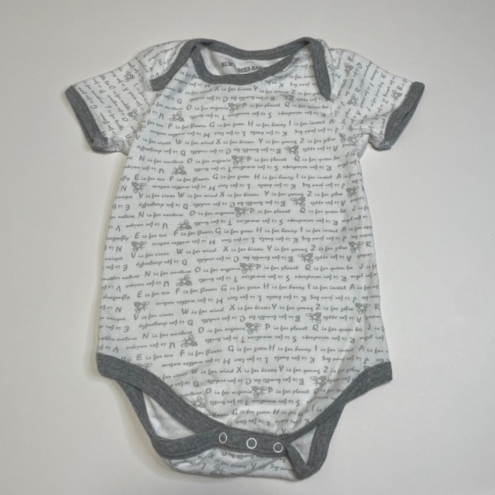 Burt\'s Bee Baby Bodysuit Alphabet 0-3 months NEW Burt\'s Bee Baby Bodysuit Alphabet 0-3 months NEW
