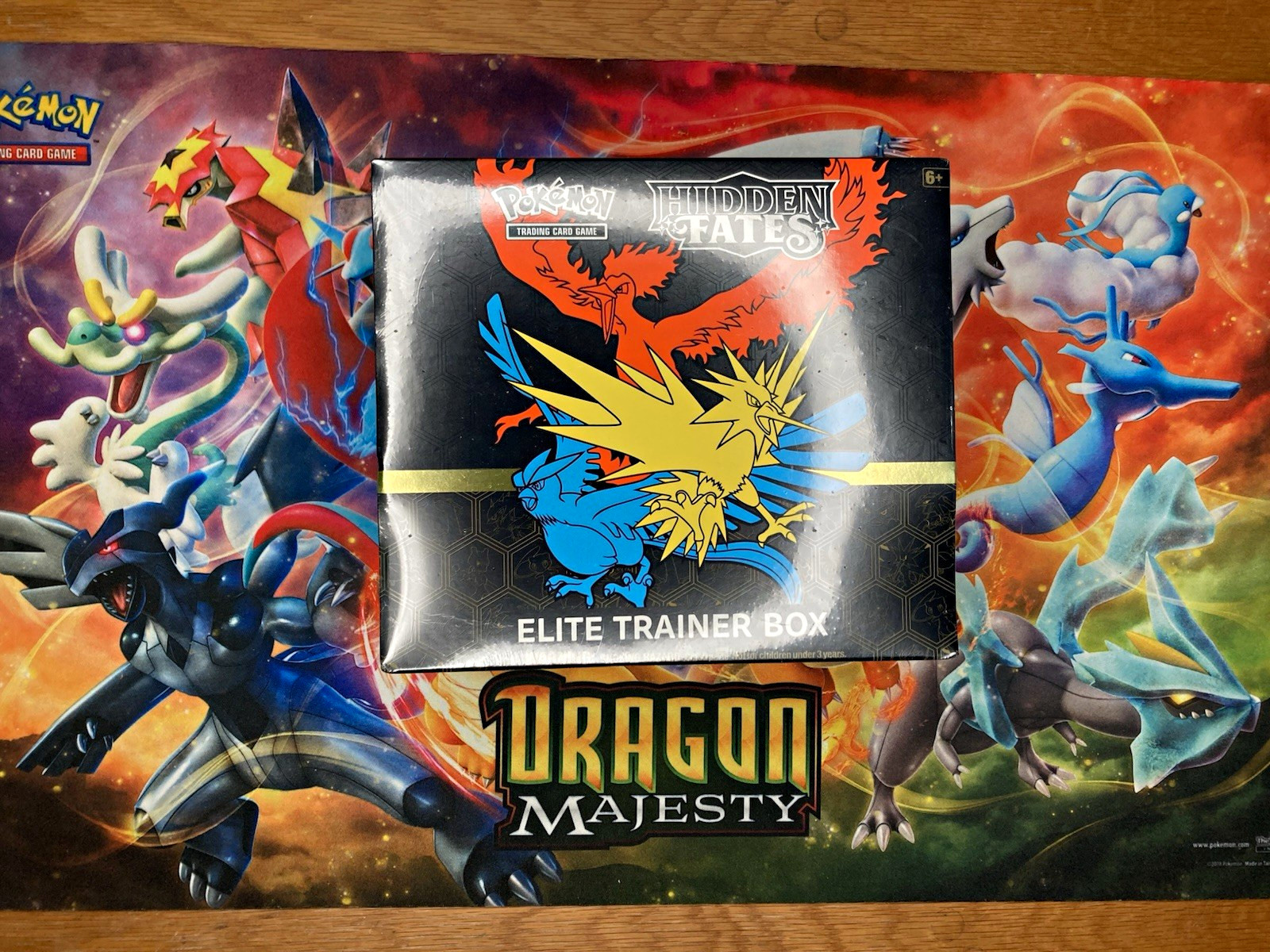 Pokémon TCG Hidden Fates Elite Trainer Box ETB 2019 English Pokémon TCG Hidden Fates Elite Trainer Box ETB 2019 English