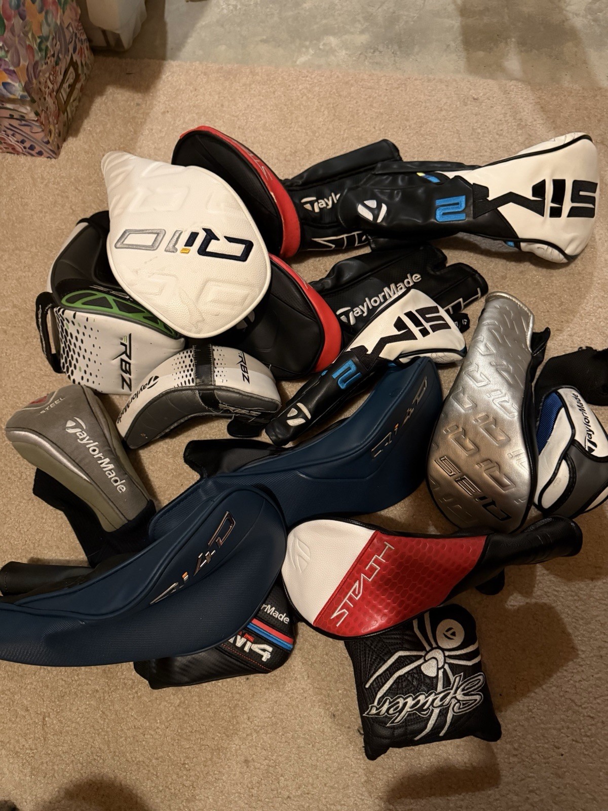 Lot of TAYLORMADE Golf Head Covers - Mixed Condition. Sold As Is Lot of TAYLORMADE Golf Head Covers - Mixed Condition. Sold As Is