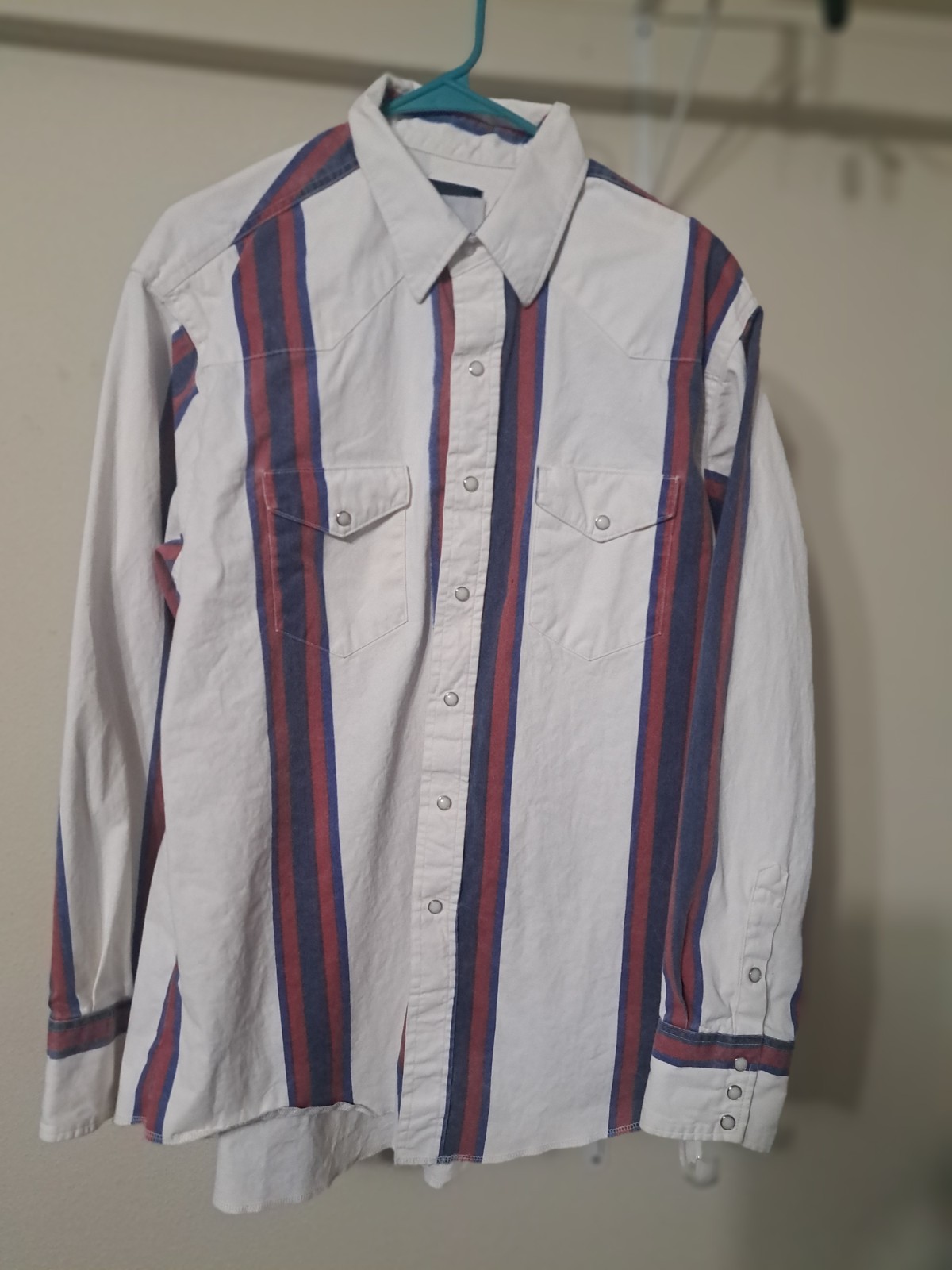 VTG Wrangler Brushpopper Western Pearl Snap Shirt Size 17 x 35 White Maroon Blue VTG Wrangler Brushpopper Western Pearl Snap Shirt Size 17 x 35 White Maroon Blue