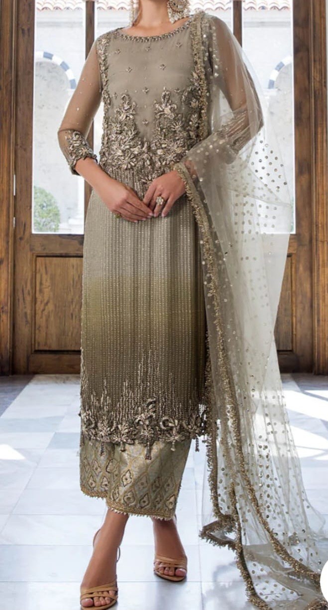 Women’s Pakistani Salwar Kameez with Dupatta, Beige Chiffon, One Size Women’s Pakistani Salwar Kameez with Dupatta, Beige Chiffon, One Size