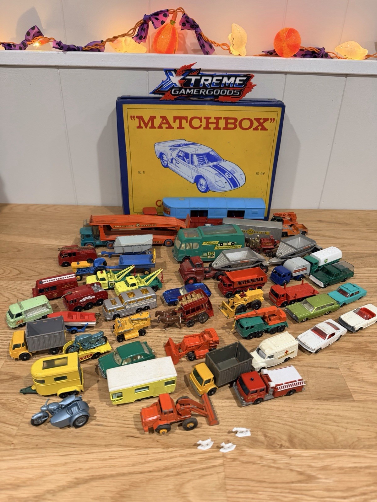 Vintage Lesney Matchbox Lot of 45 Cars & Case 1960\'s England Vintage Lesney Matchbox Lot of 45 Cars & Case 1960\'s England