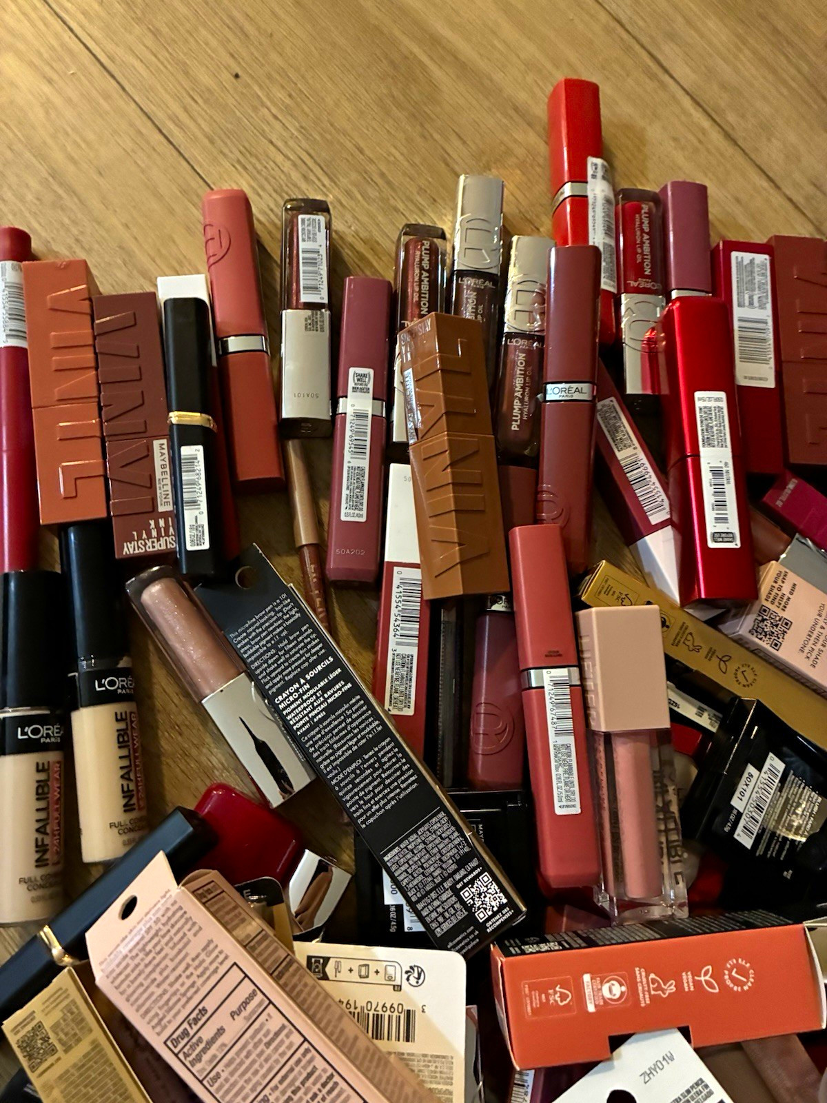 Assorted Full Size Makeup Lot e.l.f. Halo Glow, L\'Oréal Infallible SPF 25/50 Assorted Full Size Makeup Lot e.l.f. Halo Glow, L\'Oréal Infallible SPF 25/50