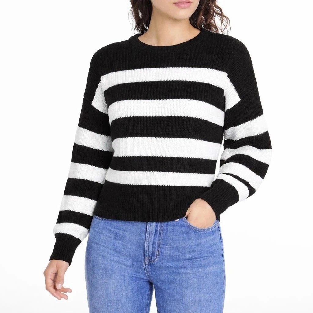 NWT Gap Women\'s M Black & White Cable Knit Striped Crewneck Sweater NWT Gap Women\'s M Black & White Cable Knit Striped Crewneck Sweater