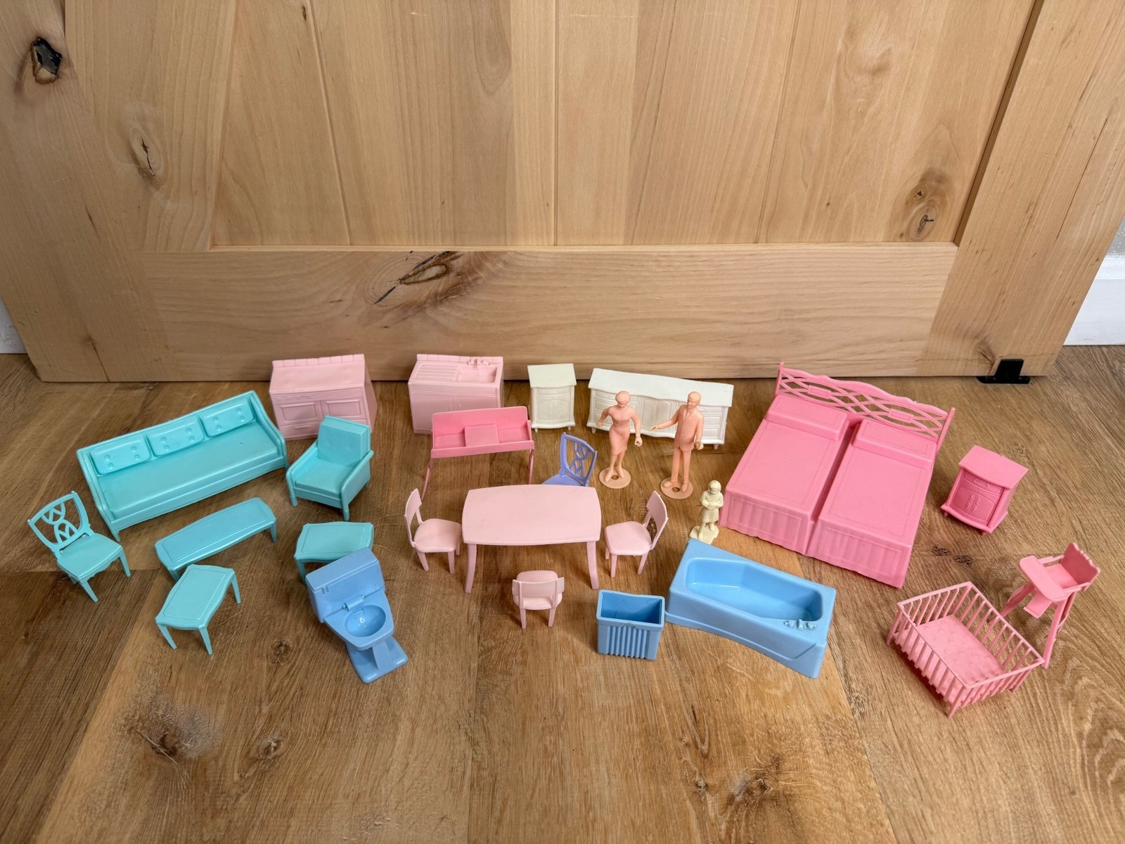 Vintage 19602 Lot Marx MPC Doll House Furniture 25 Pieces Vintage 19602 Lot Marx MPC Doll House Furniture 25 Pieces