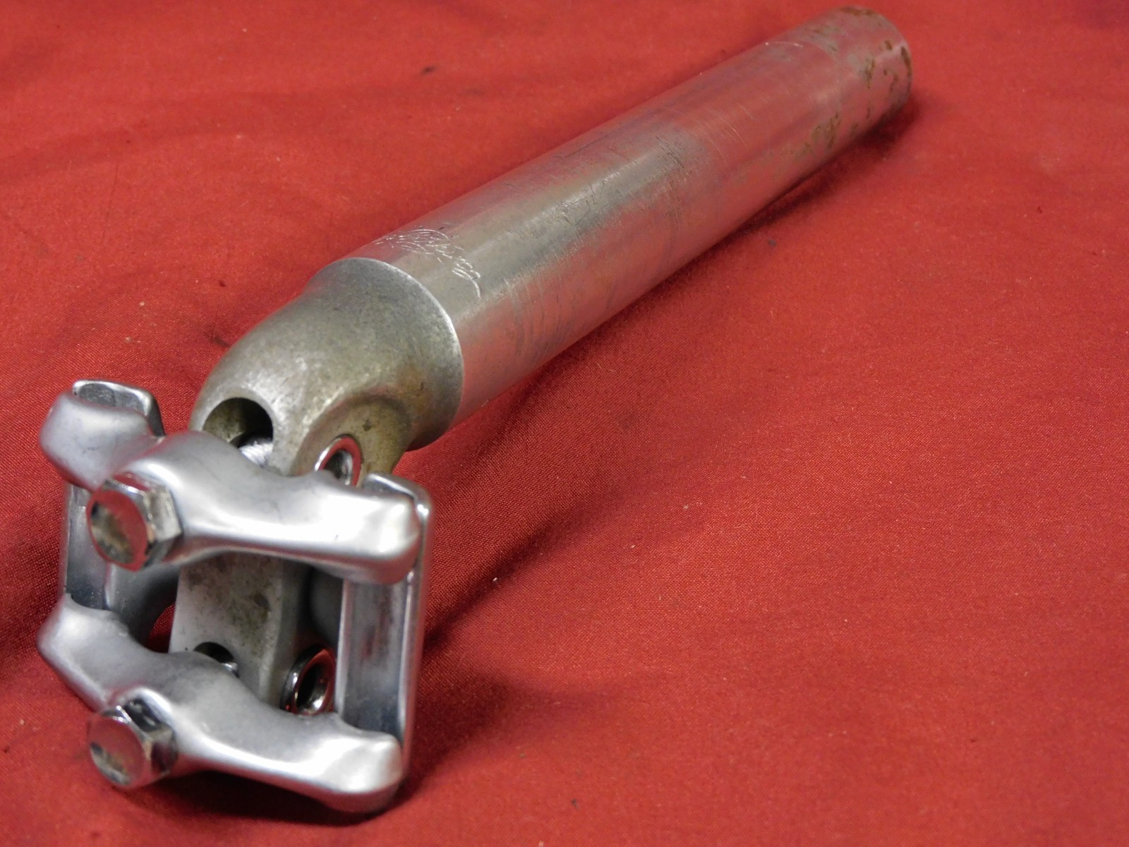 Very Nice Vintage 1971 Campagnolo #1044 Nuovo Record 2 Bolt 27.2 mm Seat Post