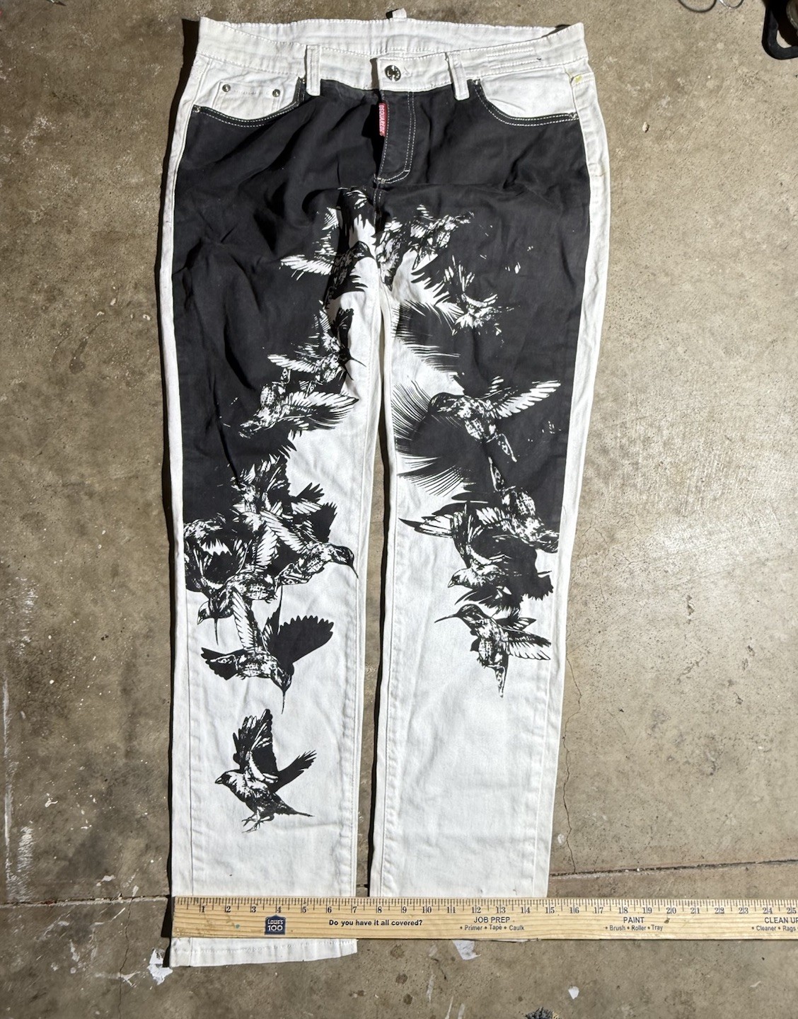 DSQUARED2 MEN’S SIZE 34 WHITE BLACK BIRD GRAPHIC PRINT JEANS DESIGNER DENIM DSQUARED2 MEN’S SIZE 34 WHITE BLACK BIRD GRAPHIC PRINT JEANS DESIGNER DENIM