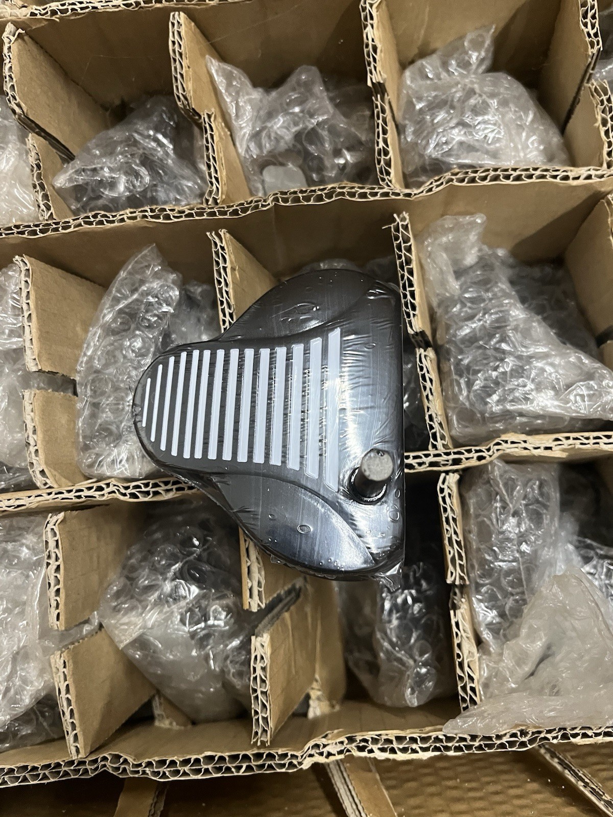 Lot Of 24 LEFT HAND PUTTER HEADS Quest 2 Ball And Lined Putter Heads Only Lot Of 24 LEFT HAND PUTTER HEADS Quest 2 Ball And Lined Putter Heads Only