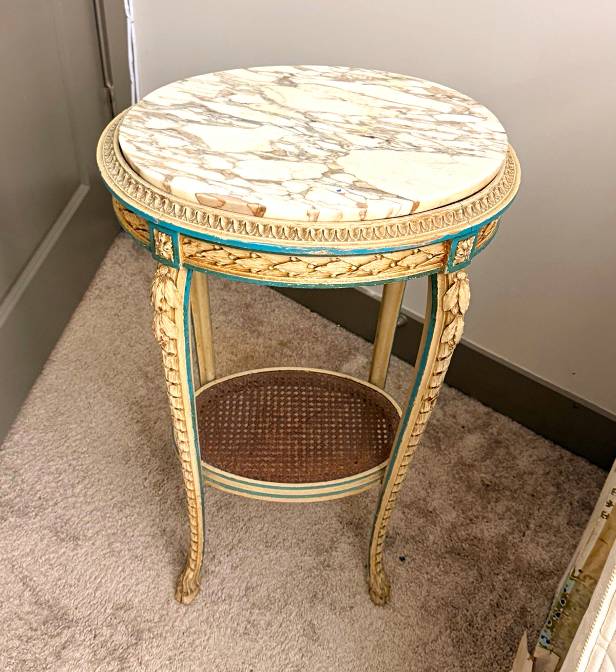 Round Marble Top French Side/End Table, Antique Finish, Carved Legs 16in Round Marble Top French Side/End Table, Antique Finish, Carved Legs 16in