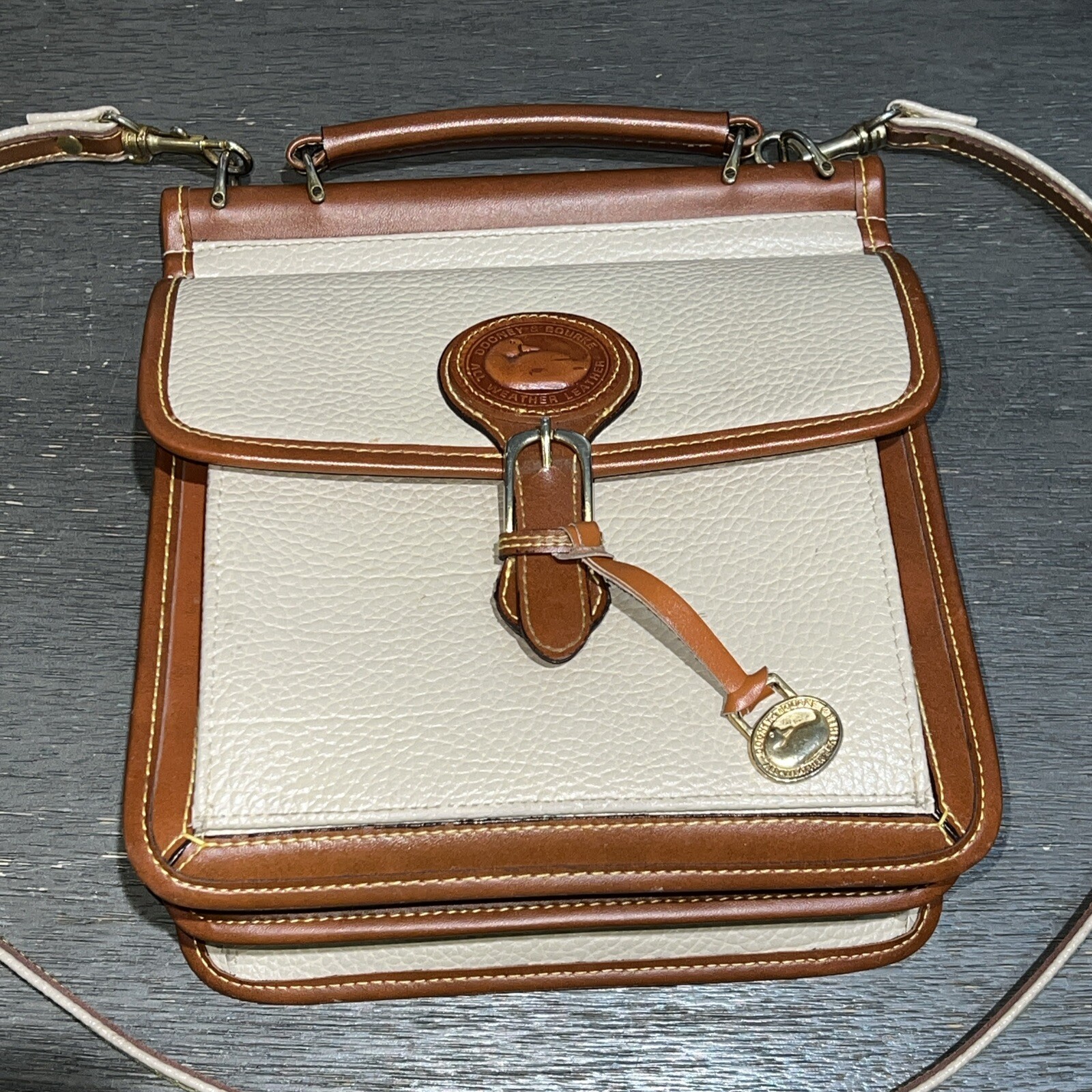 Vintage Dooney & Bourke Purse Surrey Carrier Pebbled Leather Beige Tan SEE PICS Vintage Dooney & Bourke Purse Surrey Carrier Pebbled Leather Beige Tan SEE PICS