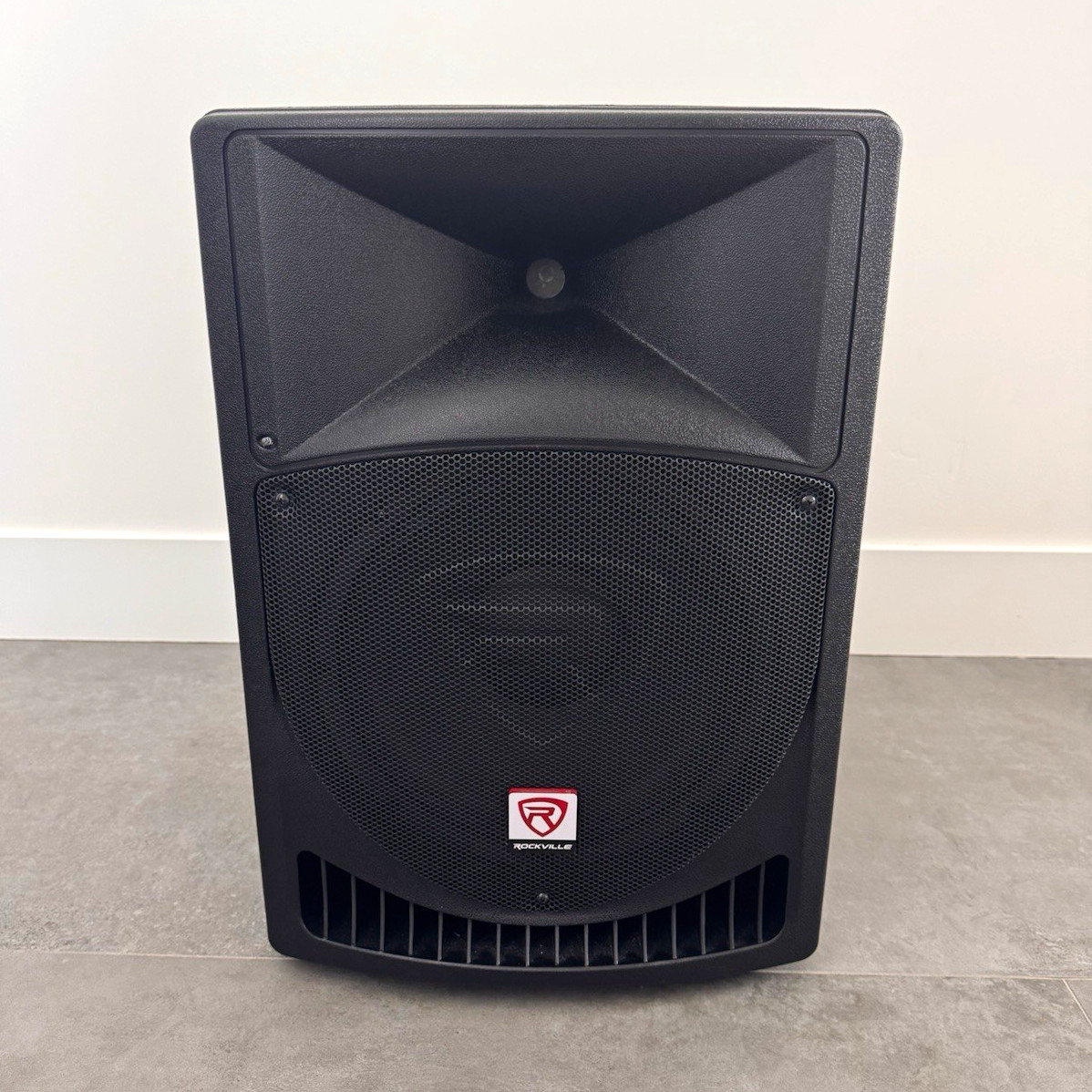 Rockville RPG12 12 in 800W RMS Powered PA Speaker 2-Way Wired Black Rockville RPG12 12 in 800W RMS Powered PA Speaker 2-Way Wired Black