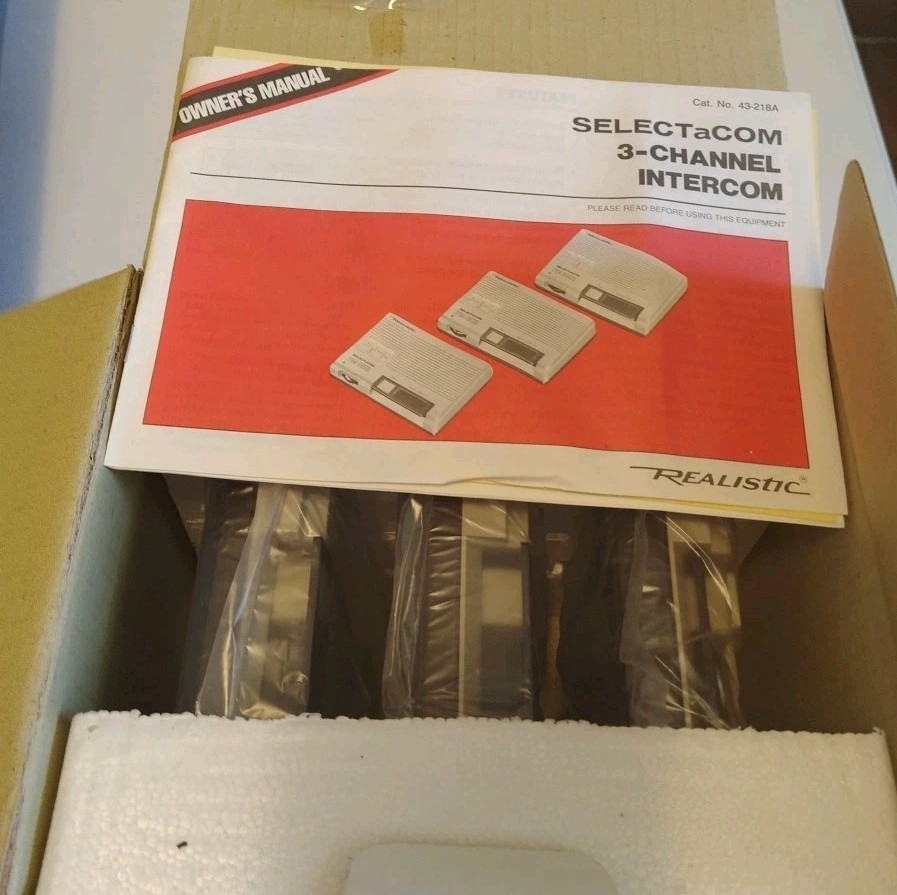 Vtg. Realistic SELECTaCOM FM 3-channel 3-station Wireless Intercom 43-218A Vtg. Realistic SELECTaCOM FM 3-channel 3-station Wireless Intercom 43-218A