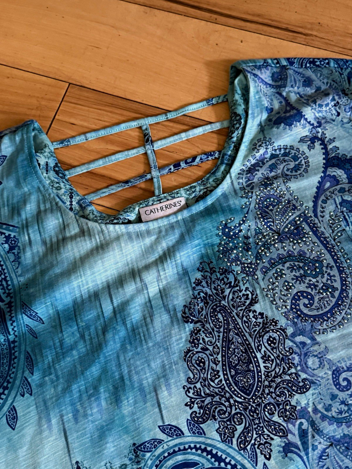 Women’s Catherines Plus Size Blue Paisley Rhinestone Scoop Neck Short Sleeve Top Women’s Catherines Plus Size Blue Paisley Rhinestone Scoop Neck Short Sleeve Top