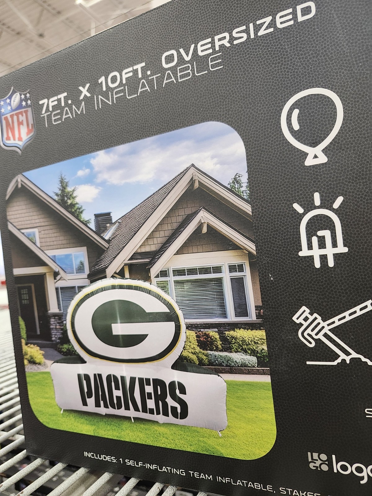 Logo Brands Green Bay Packers Pre-Lit 7\'x10\' Team Inflatable Logo Brands Green Bay Packers Pre-Lit 7\'x10\' Team Inflatable