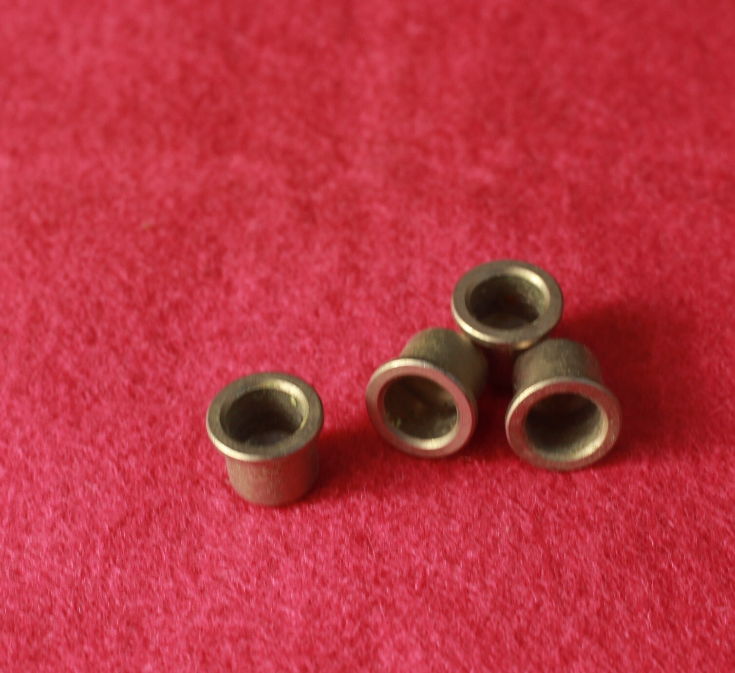 Aged 50\'s Bass Guitar Body String Ferrules Bushings (4) - Nickel Aged 50\'s Bass Guitar Body String Ferrules Bushings (4) - Nickel
