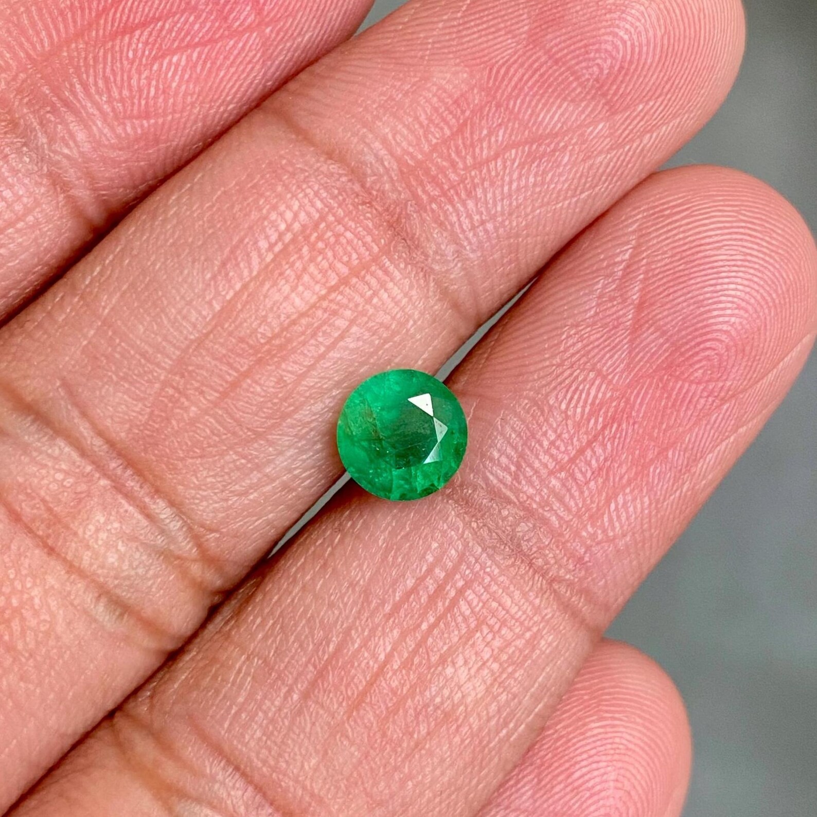 Natural Zambian Emerald Round Cut  (1.27 Carat 7 mm) Loose Gemstone For Jewelry