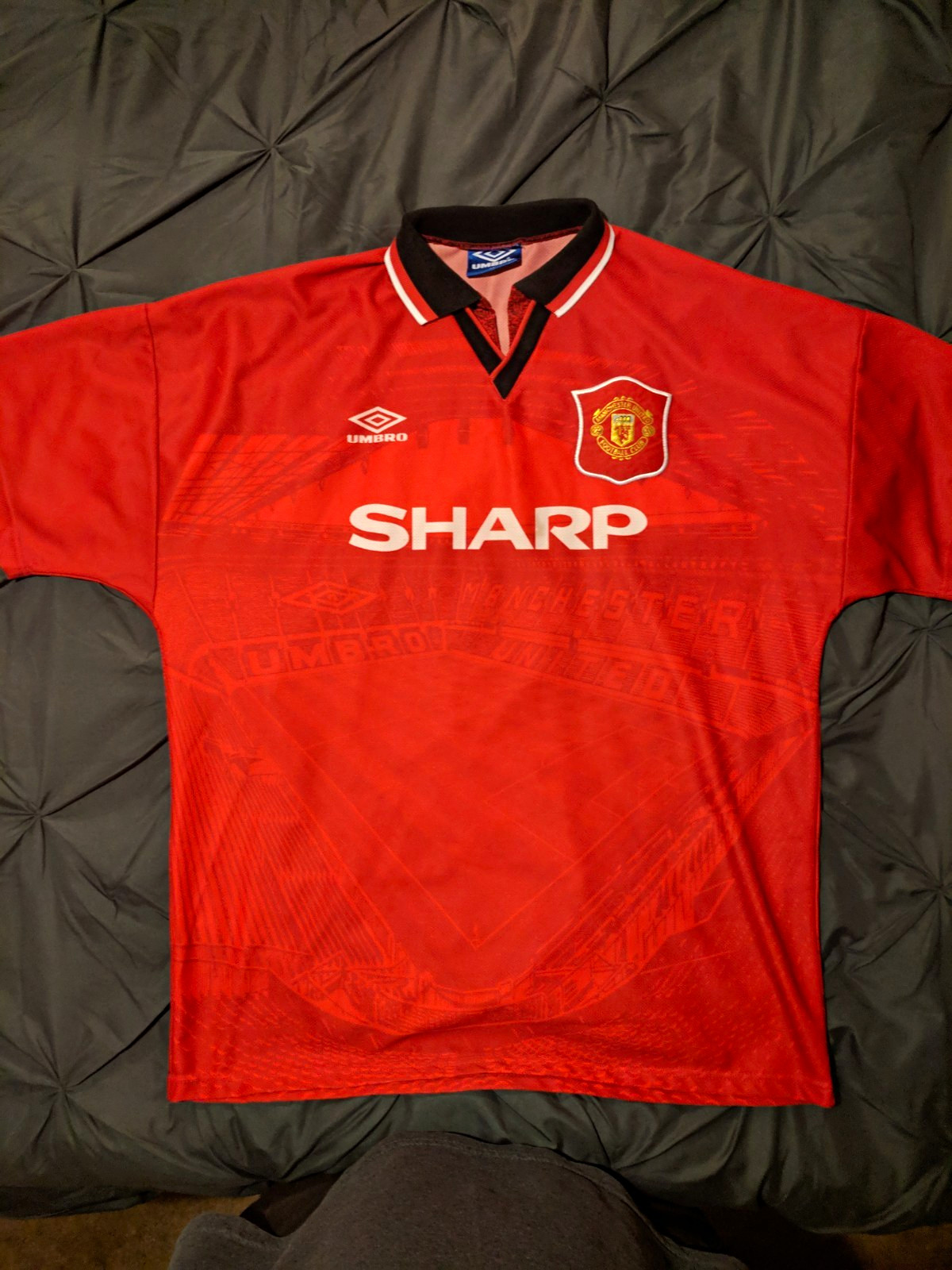 ORIGINAL 1995 Umbro Manchester United Men’s XL Soccer Jersey Red Black White ORIGINAL 1995 Umbro Manchester United Men’s XL Soccer Jersey Red Black White