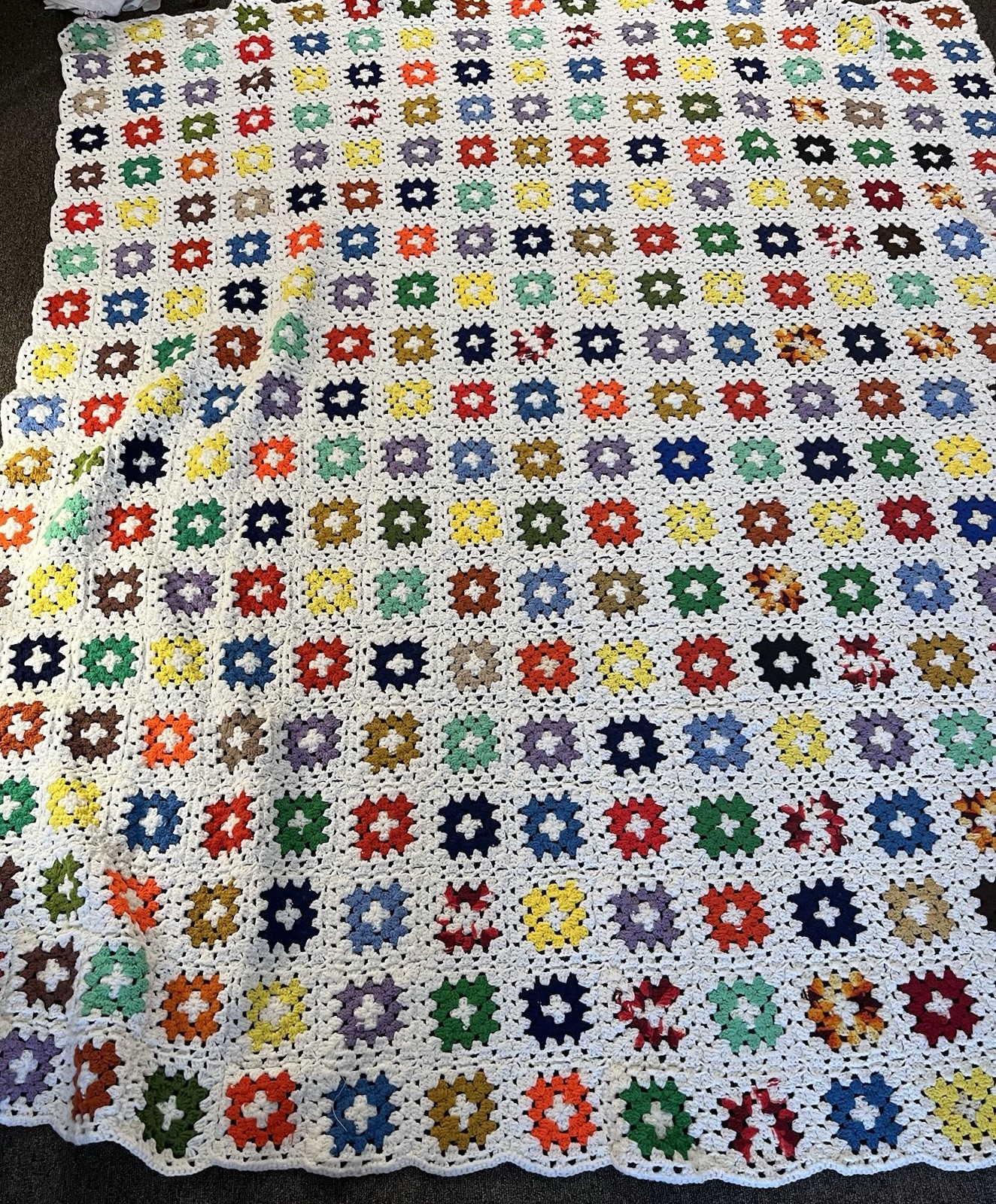 MCM HUGE GRANNY SQUARE AFGHAN/WHITE/MULTI 90 In X 82 In MINT , NO HOLES , NO SNA MCM HUGE GRANNY SQUARE AFGHAN/WHITE/MULTI 90 In X 82 In MINT , NO HOLES , NO SNA