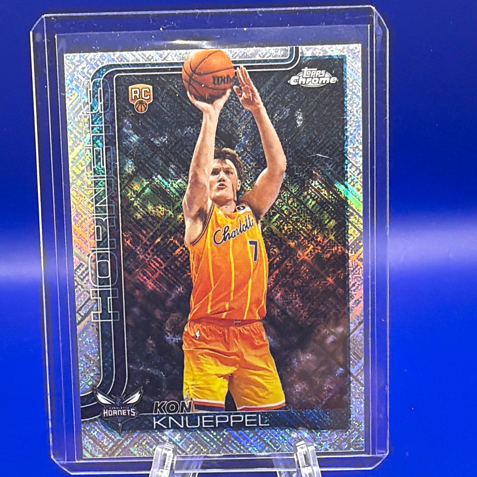 Topps 2025-26 Chrome Update Kon Knueppel Charlotte Hornets RC #154 Skylight