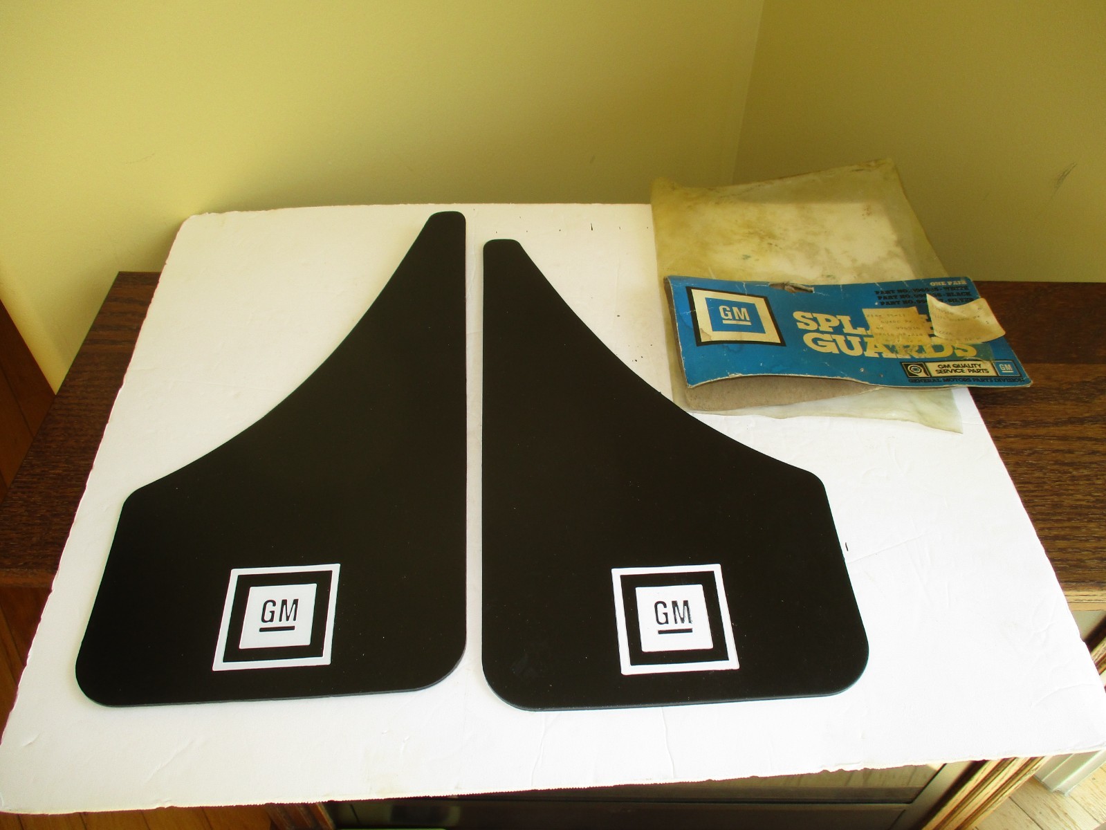 NOS 1970\'s-80\'s GM (GENERAL MOTORS) BLACK SET SPLASH GUARDS IN ORIGINAL PACKAGE NOS 1970\'s-80\'s GM (GENERAL MOTORS) BLACK SET SPLASH GUARDS IN ORIGINAL PACKAGE