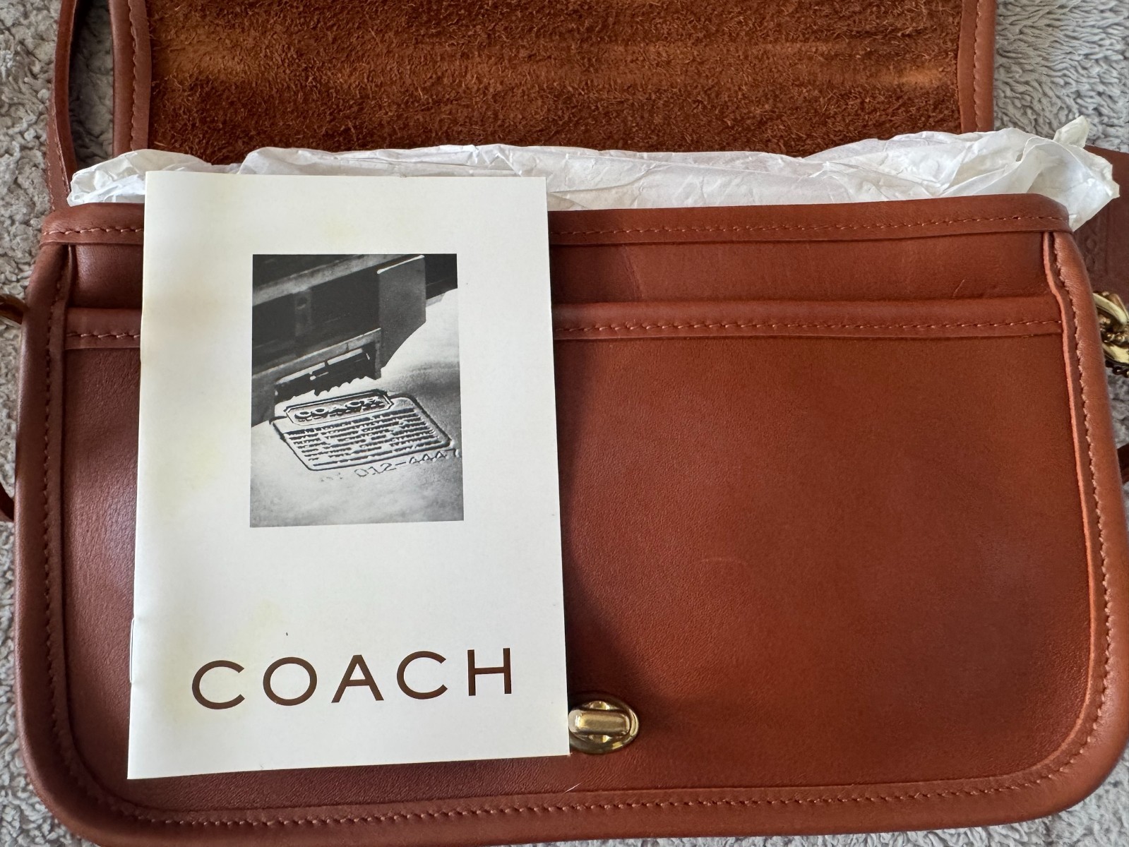 Vintage 90s Coach Purse 9755 British Tan Leather Crossbody Turnlock Hungary Vintage 90s Coach Purse 9755 British Tan Leather Crossbody Turnlock Hungary